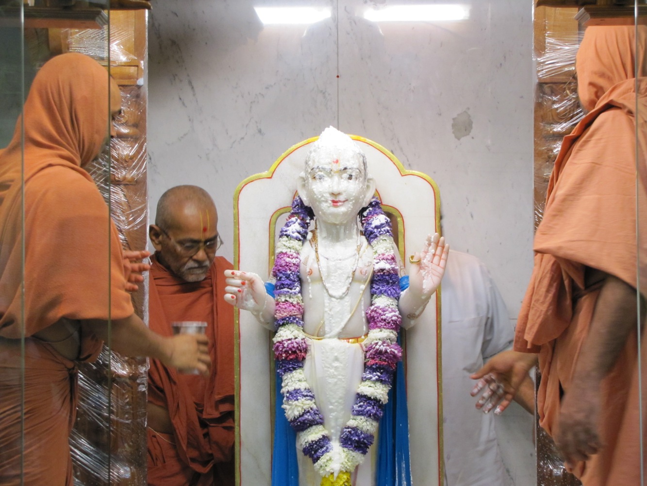 ©1987-2017 SKS Swaminarayan Temple East London