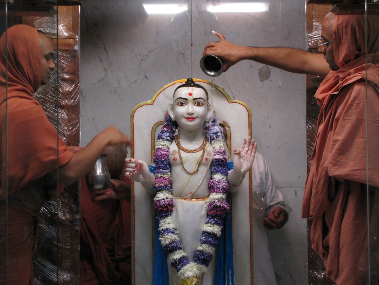 ©1987-2017 SKS Swaminarayan Temple East London