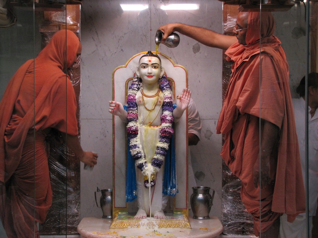 ©1987-2017 SKS Swaminarayan Temple East London