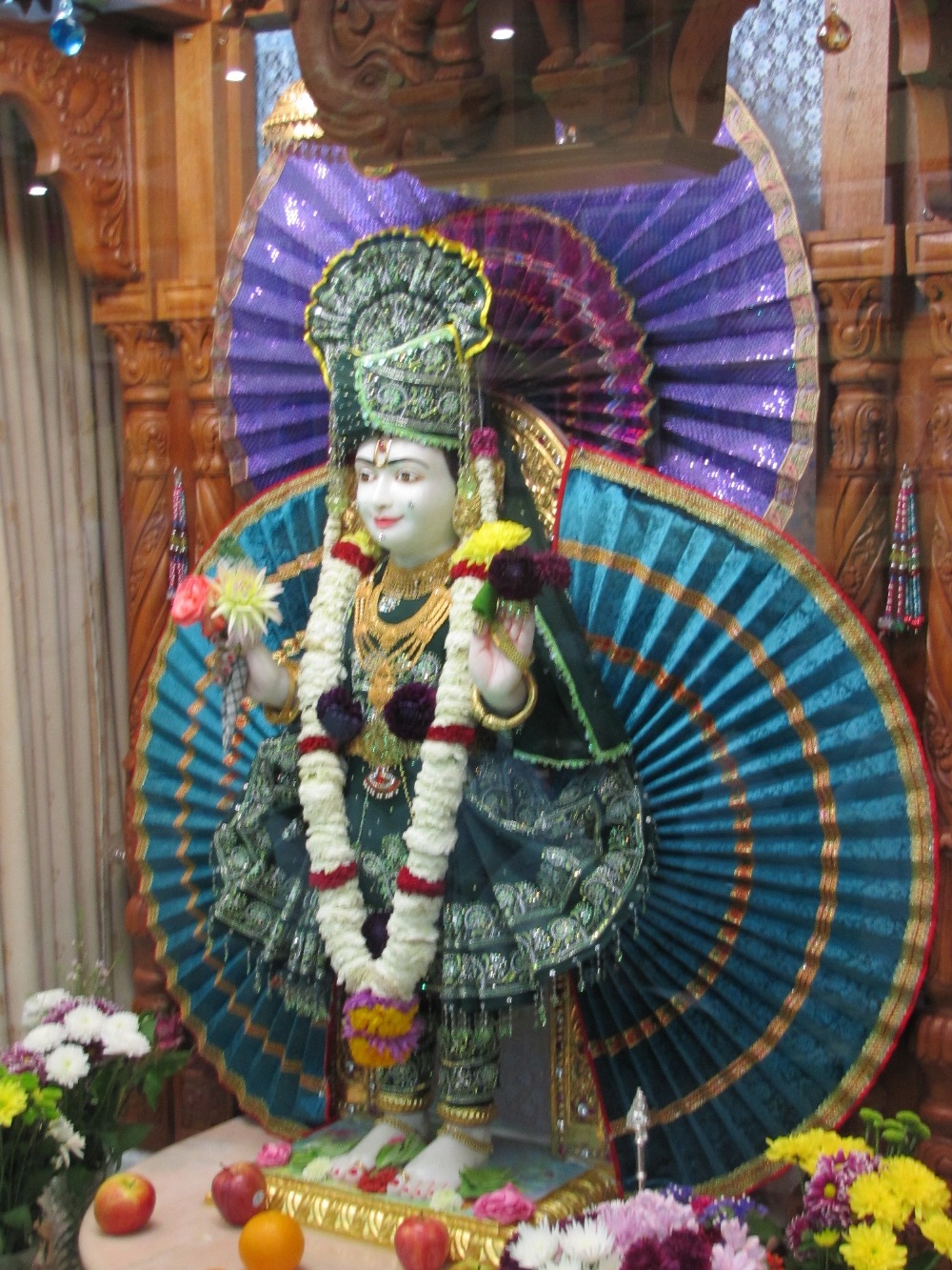 ©1987-2017 SKS Swaminarayan Temple East London