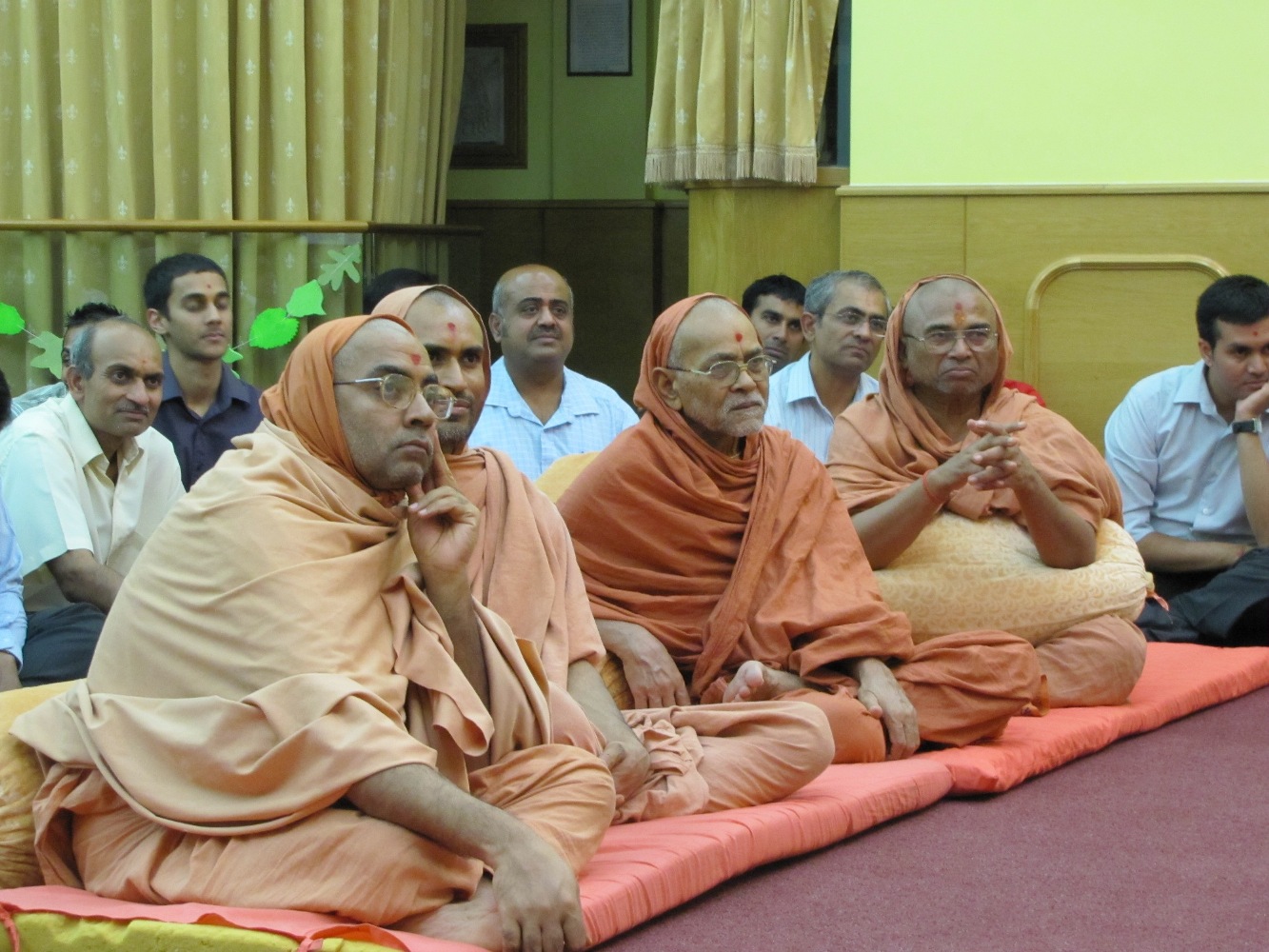 ©1987-2017 SKS Swaminarayan Temple East London