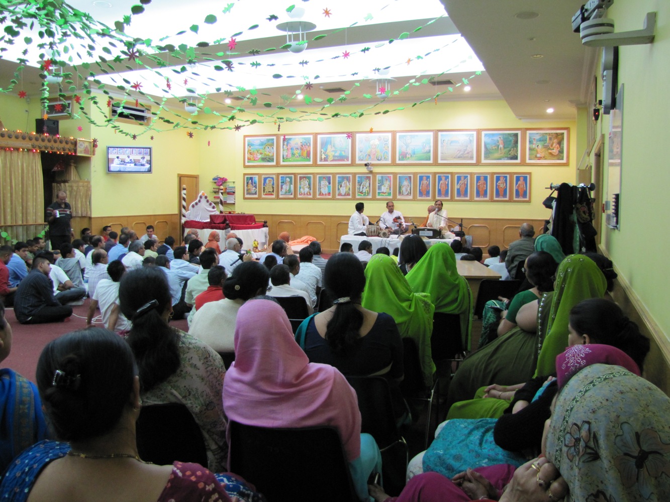 ©1987-2017 SKS Swaminarayan Temple East London