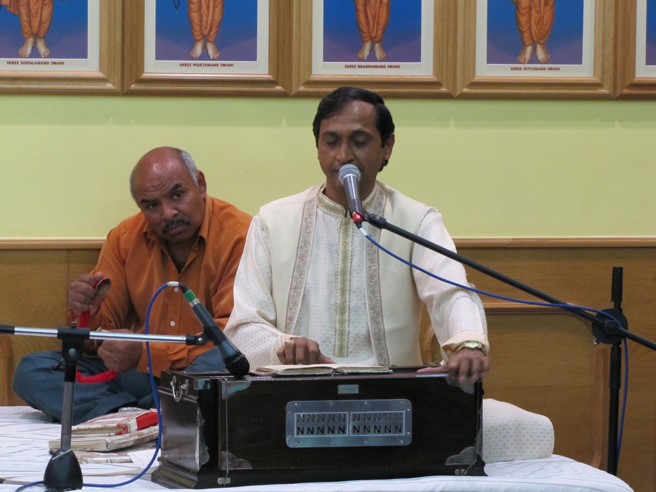 ©1987-2017 SKS Swaminarayan Temple East London