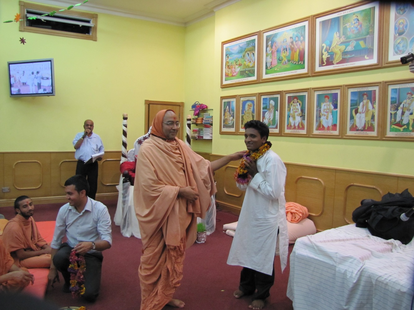 ©1987-2017 SKS Swaminarayan Temple East London