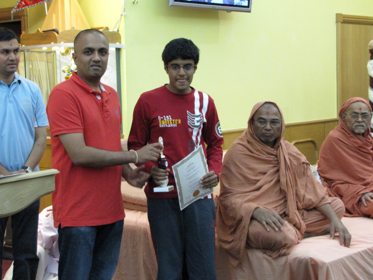©1987-2017 SKS Swaminarayan Temple East London