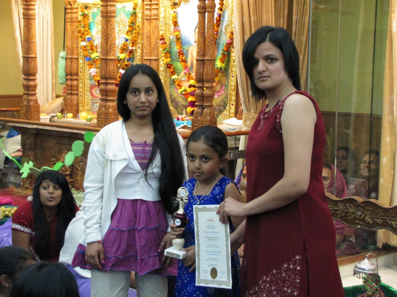 ©1987-2017 SKS Swaminarayan Temple East London