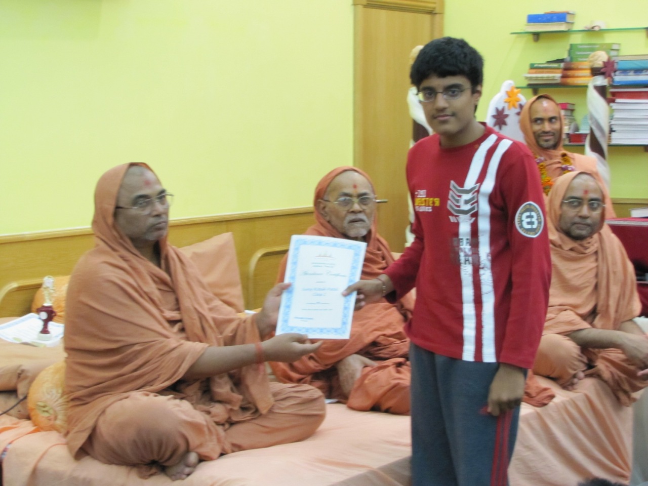 ©1987-2017 SKS Swaminarayan Temple East London