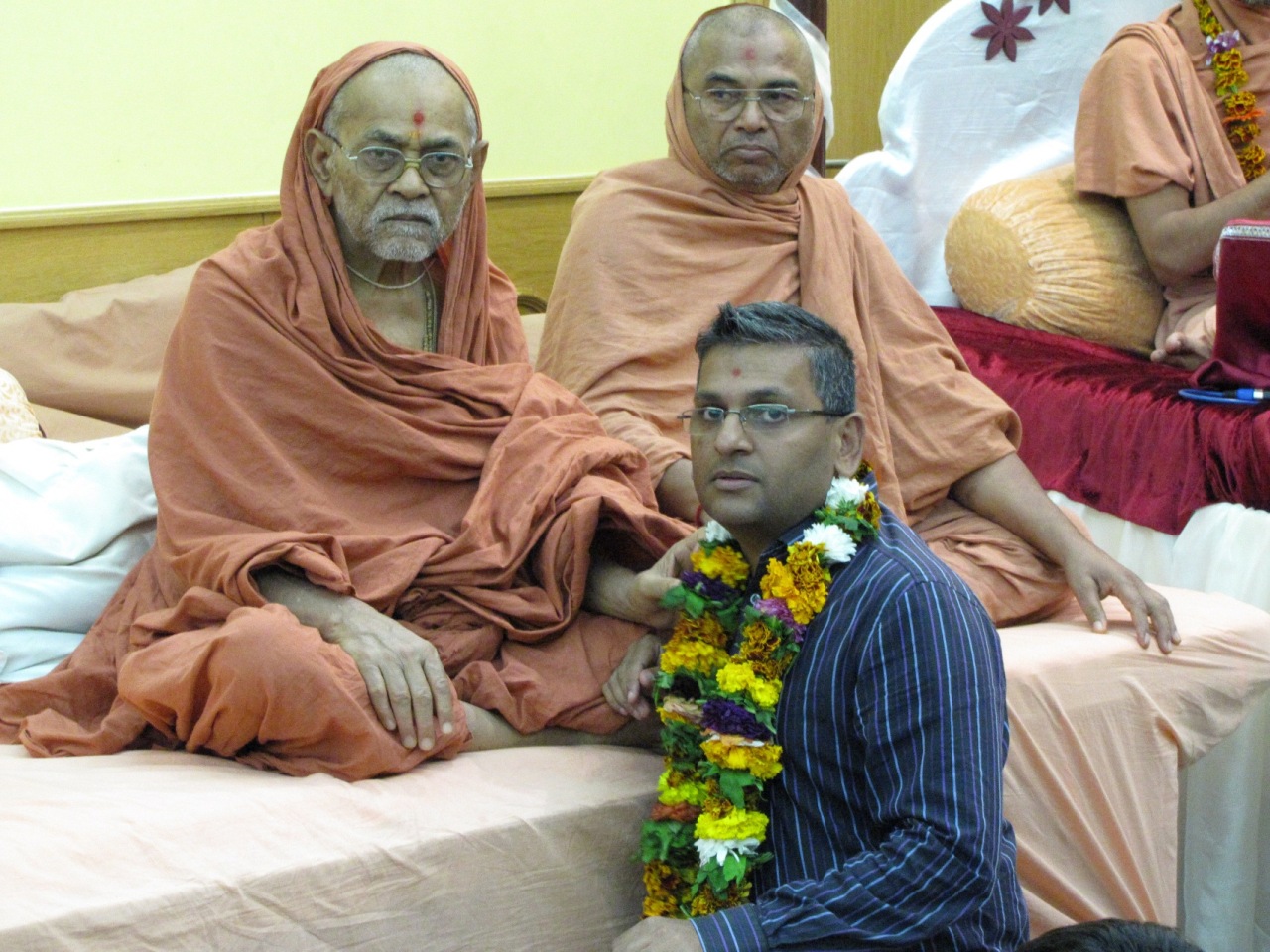 ©1987-2017 SKS Swaminarayan Temple East London