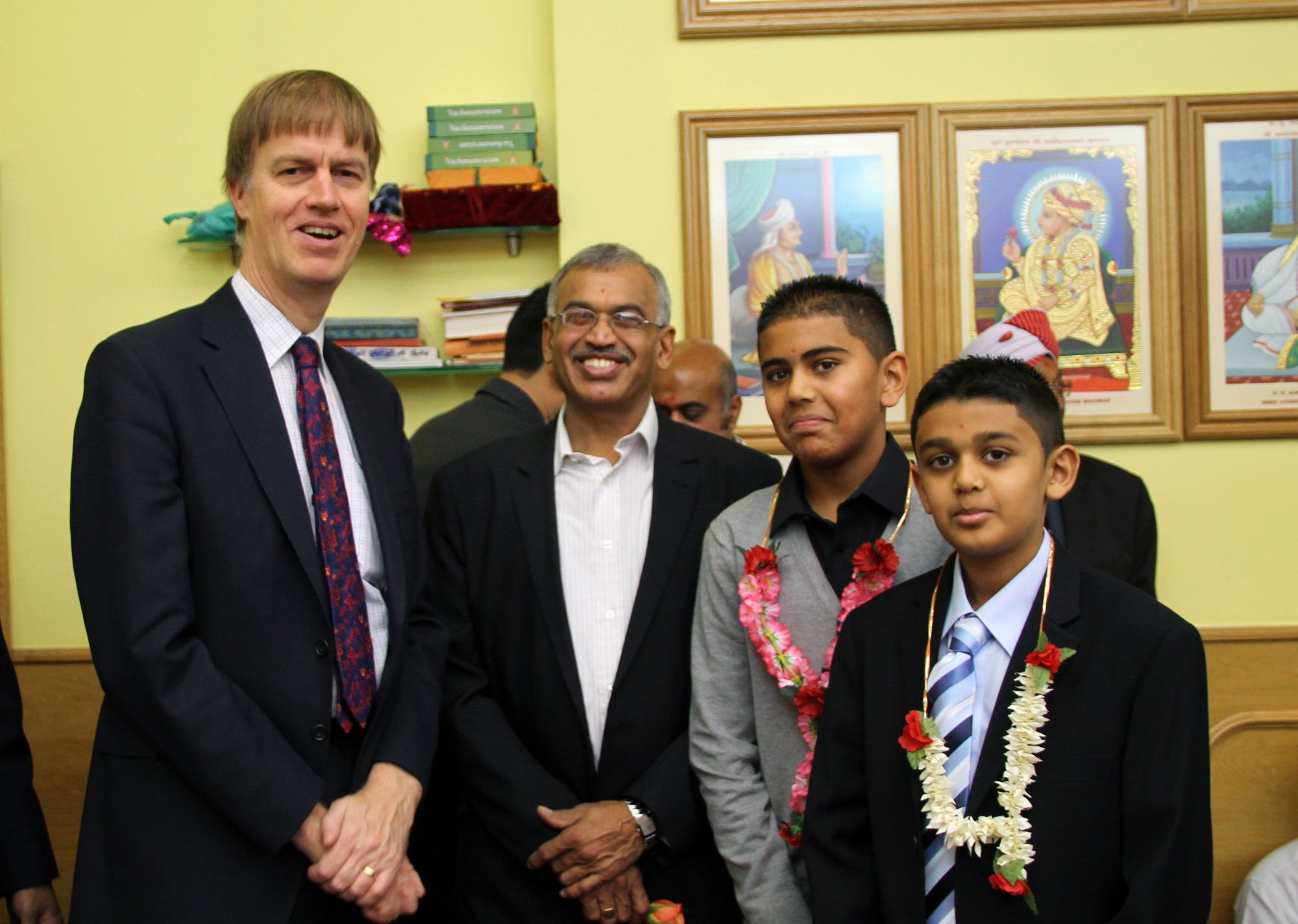 ©1987-2017 SKS Swaminarayan Temple East London