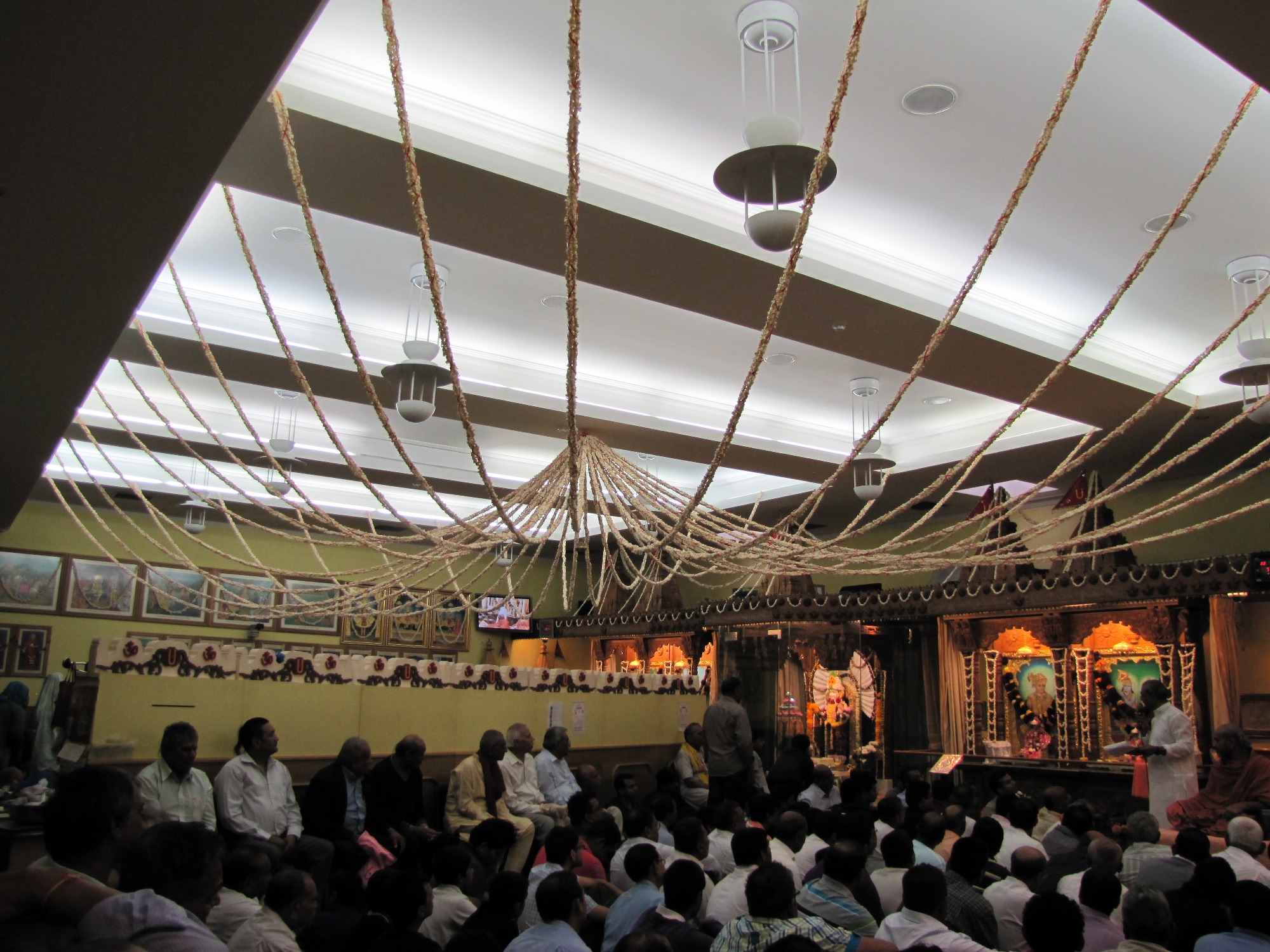 ©1987-2017 SKS Swaminarayan Temple East London