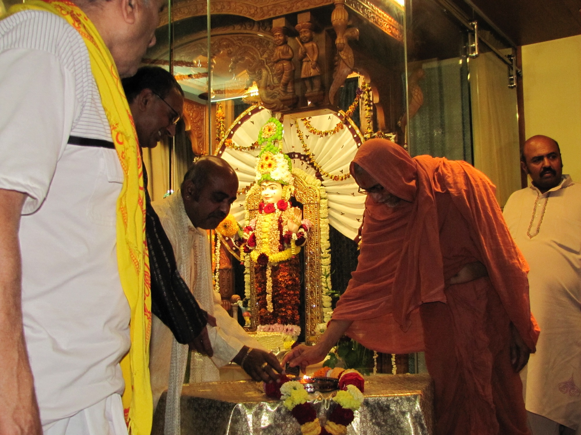 ©1987-2017 SKS Swaminarayan Temple East London