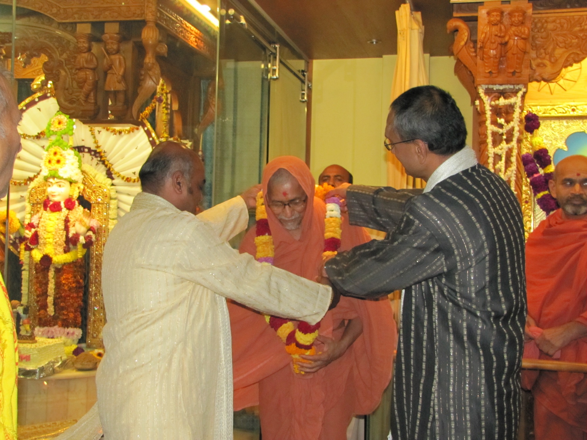 ©1987-2017 SKS Swaminarayan Temple East London