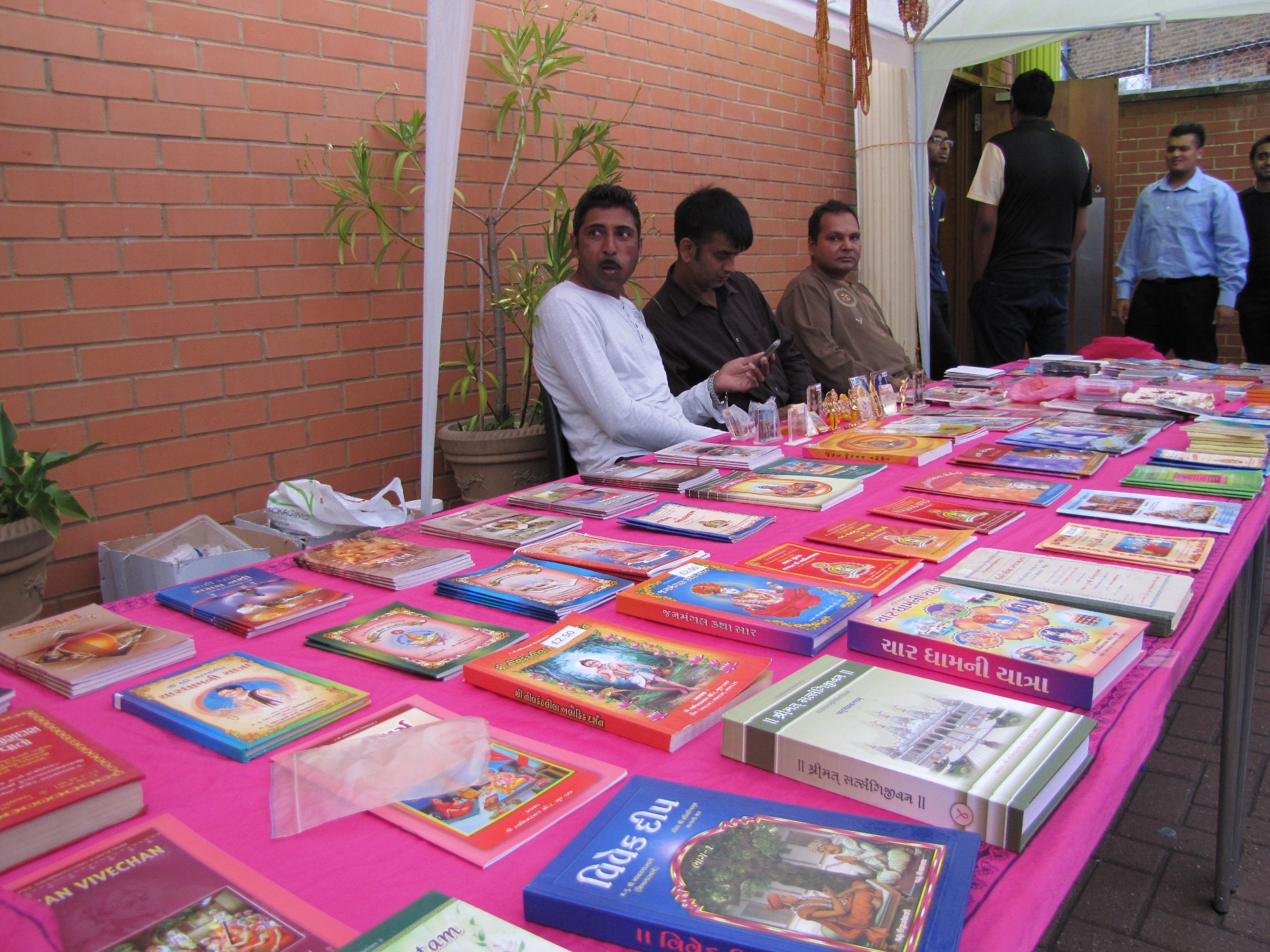 ©1987-2017 SKS Swaminarayan Temple East London