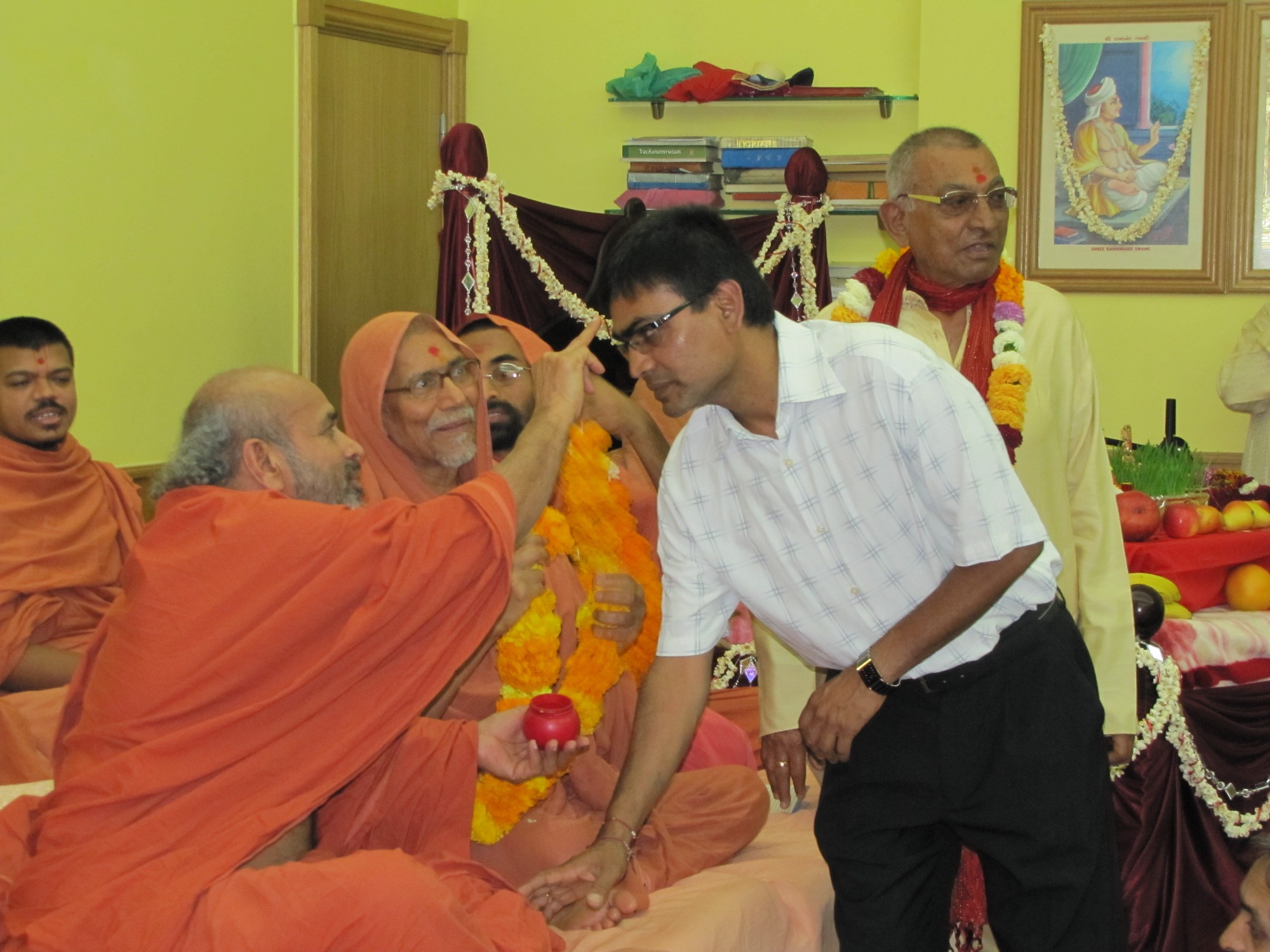 ©1987-2017 SKS Swaminarayan Temple East London