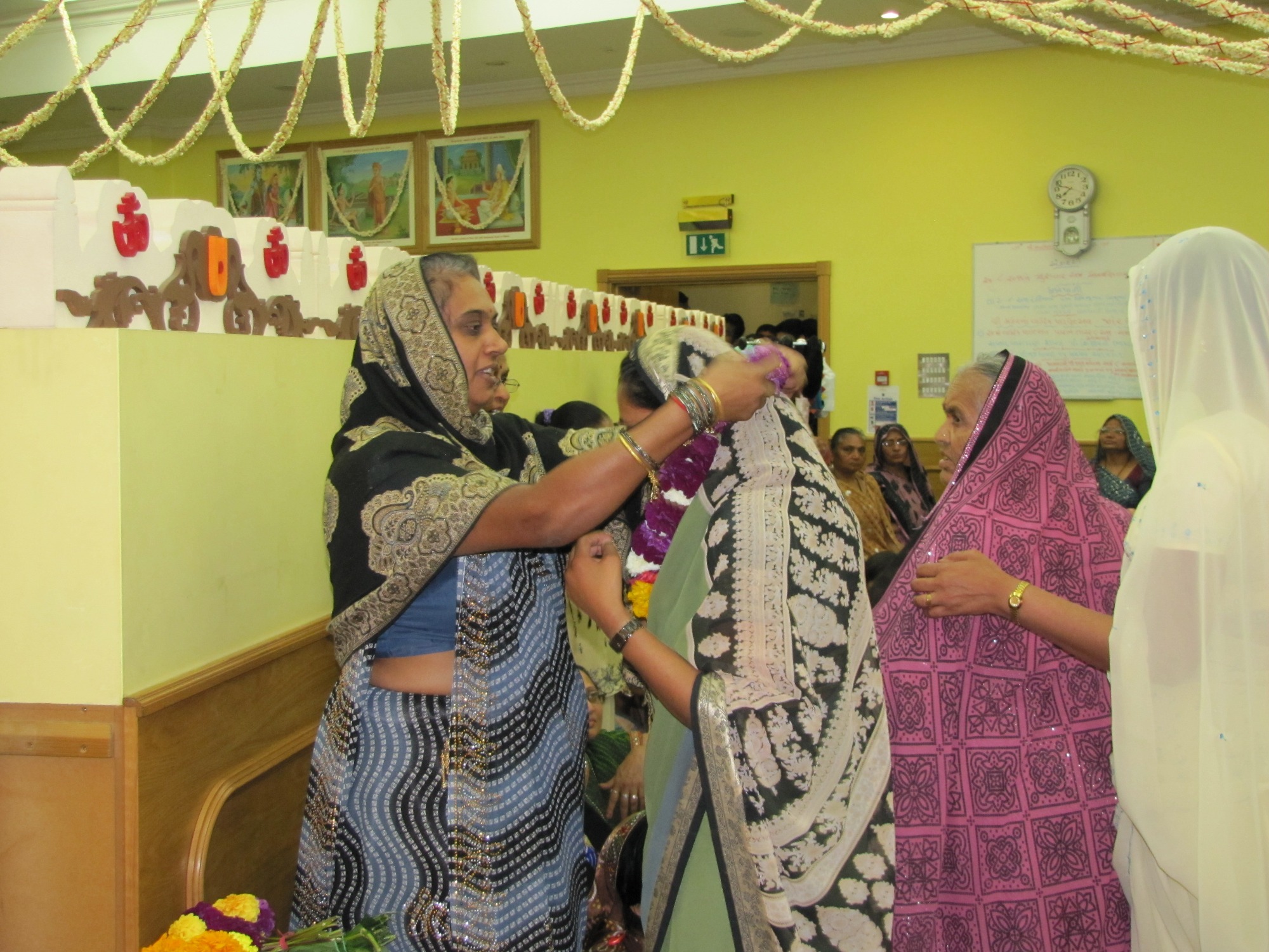 ©1987-2017 SKS Swaminarayan Temple East London