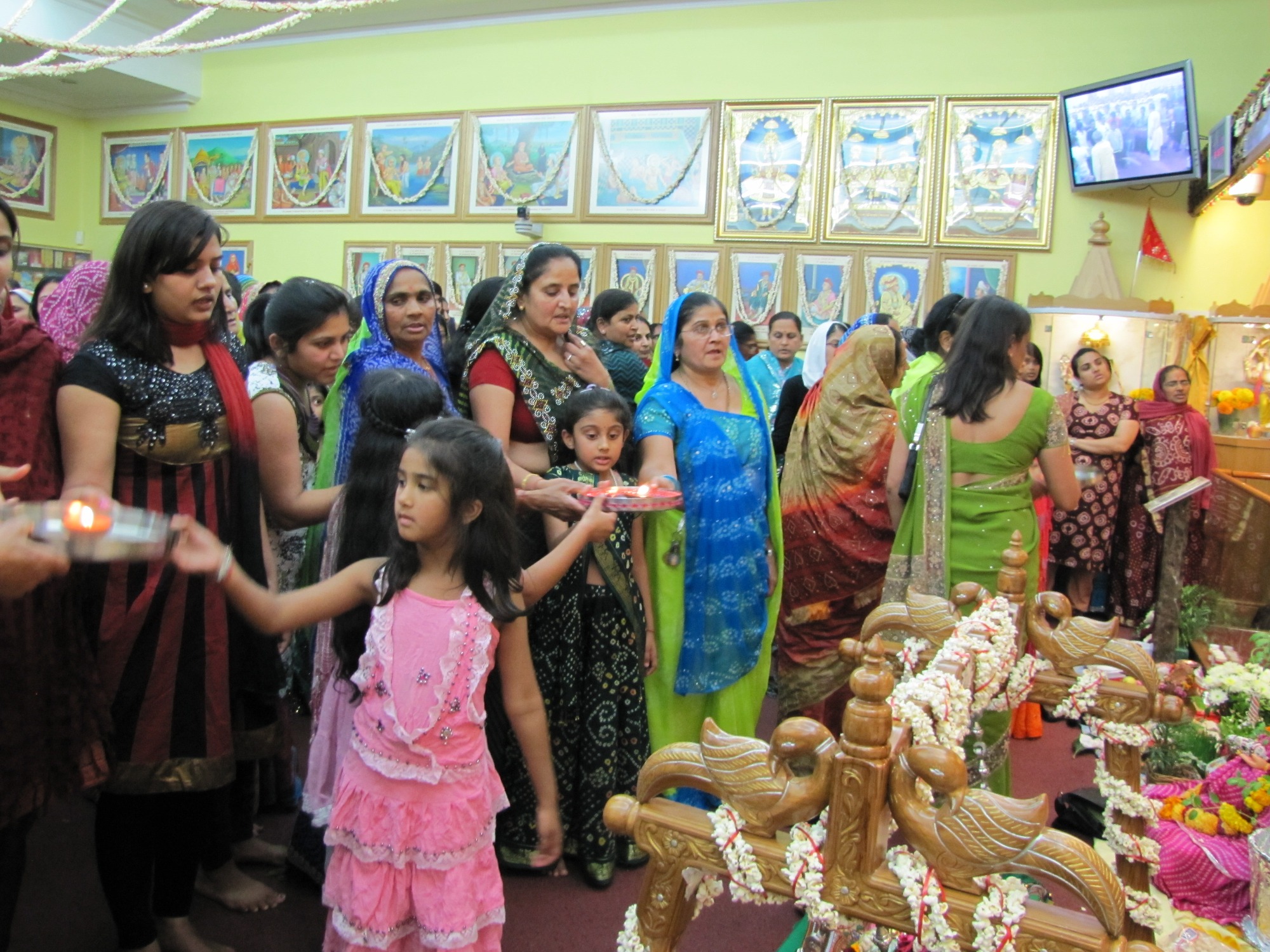 ©1987-2017 SKS Swaminarayan Temple East London