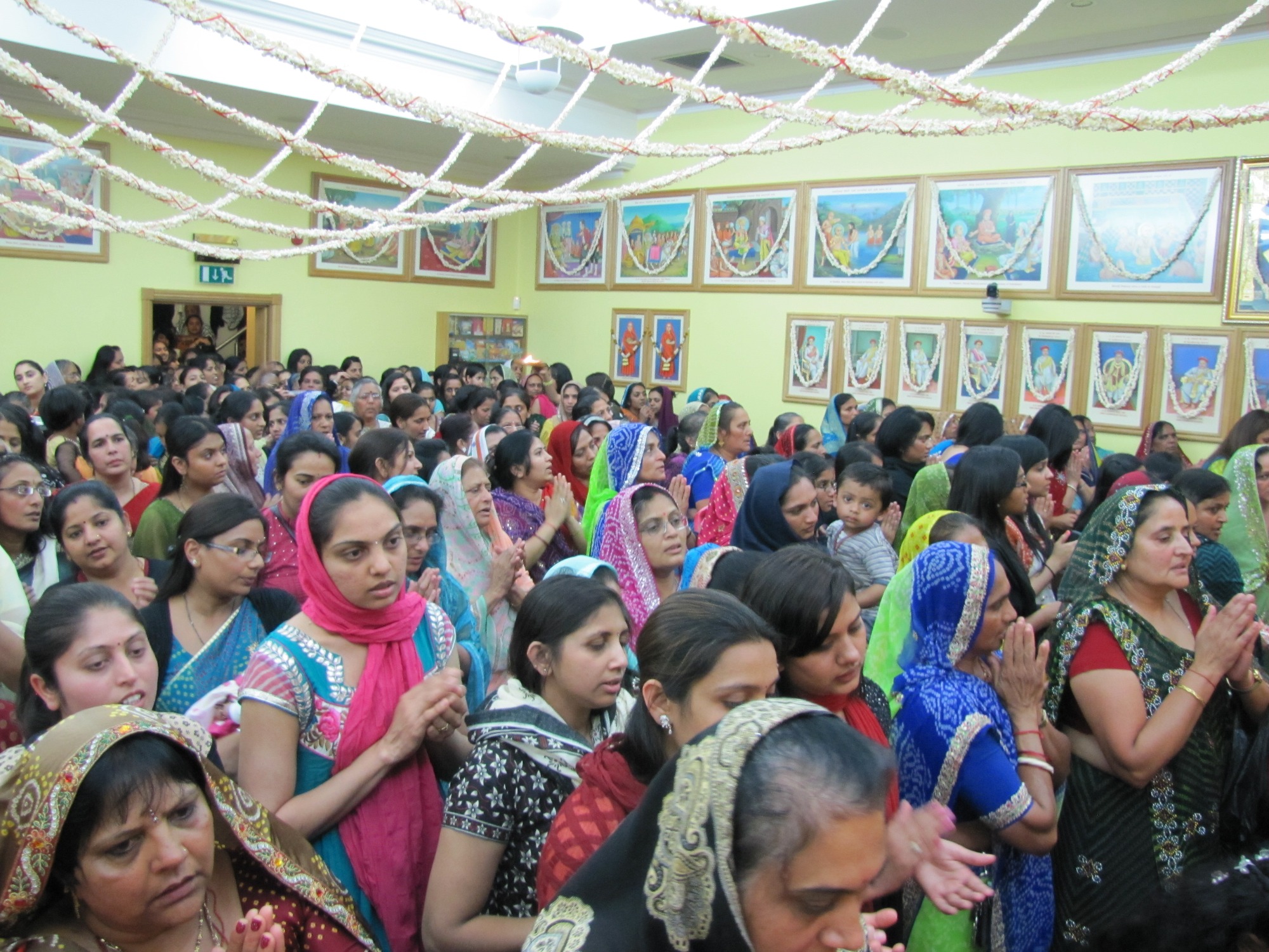 ©1987-2017 SKS Swaminarayan Temple East London