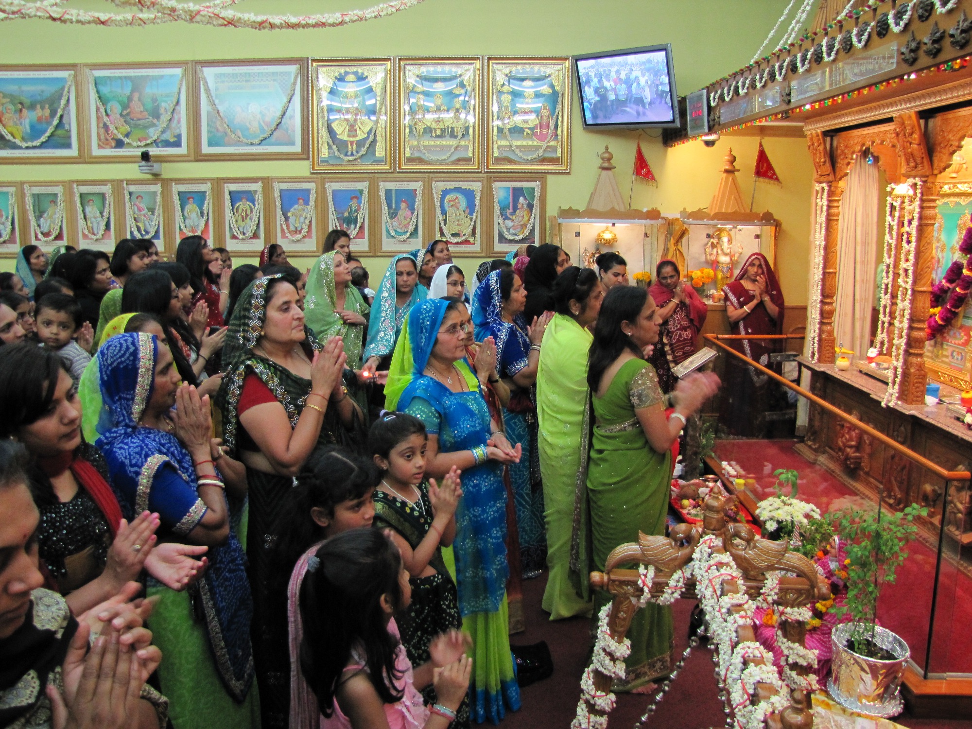©1987-2017 SKS Swaminarayan Temple East London