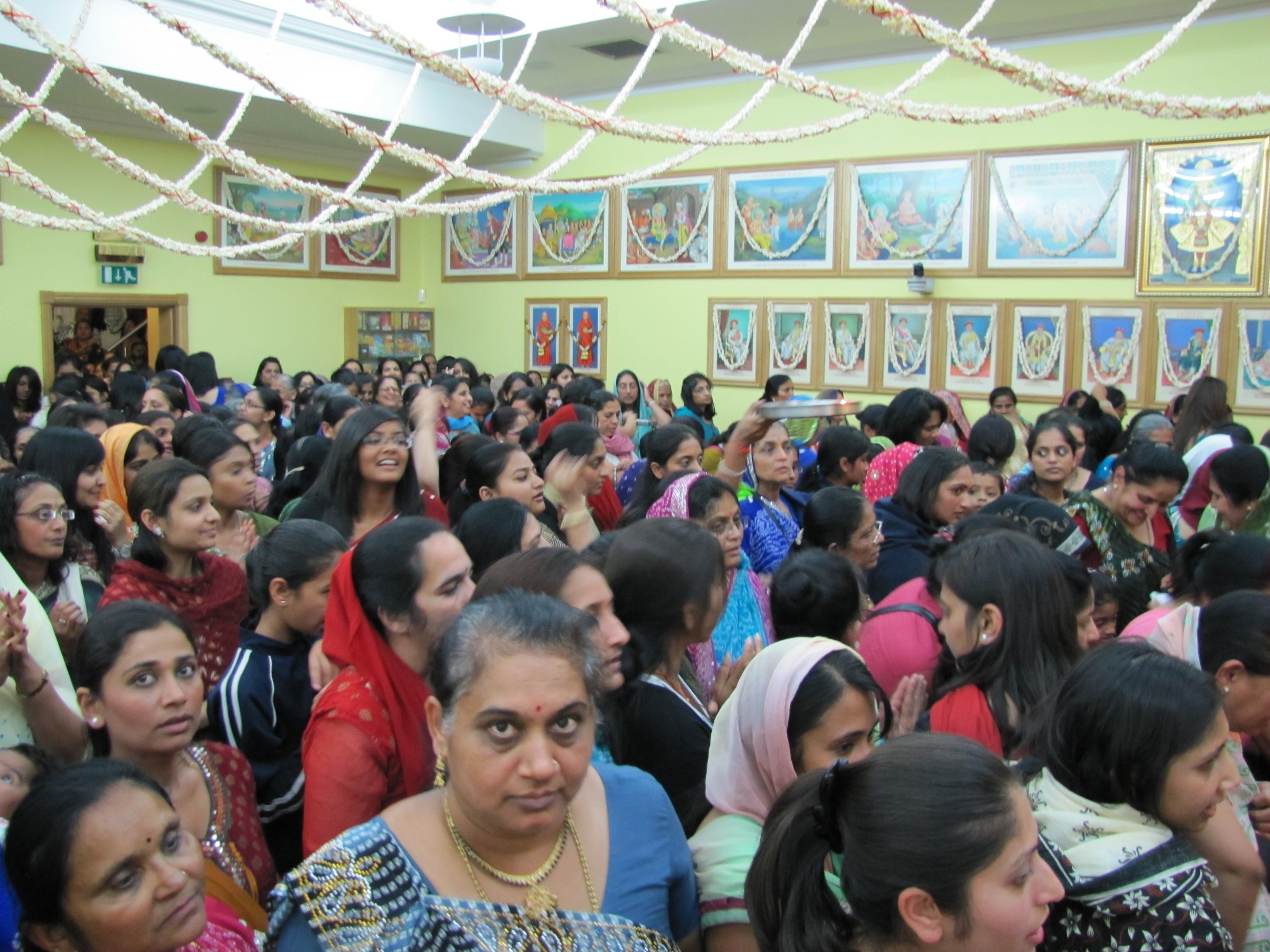 ©1987-2017 SKS Swaminarayan Temple East London