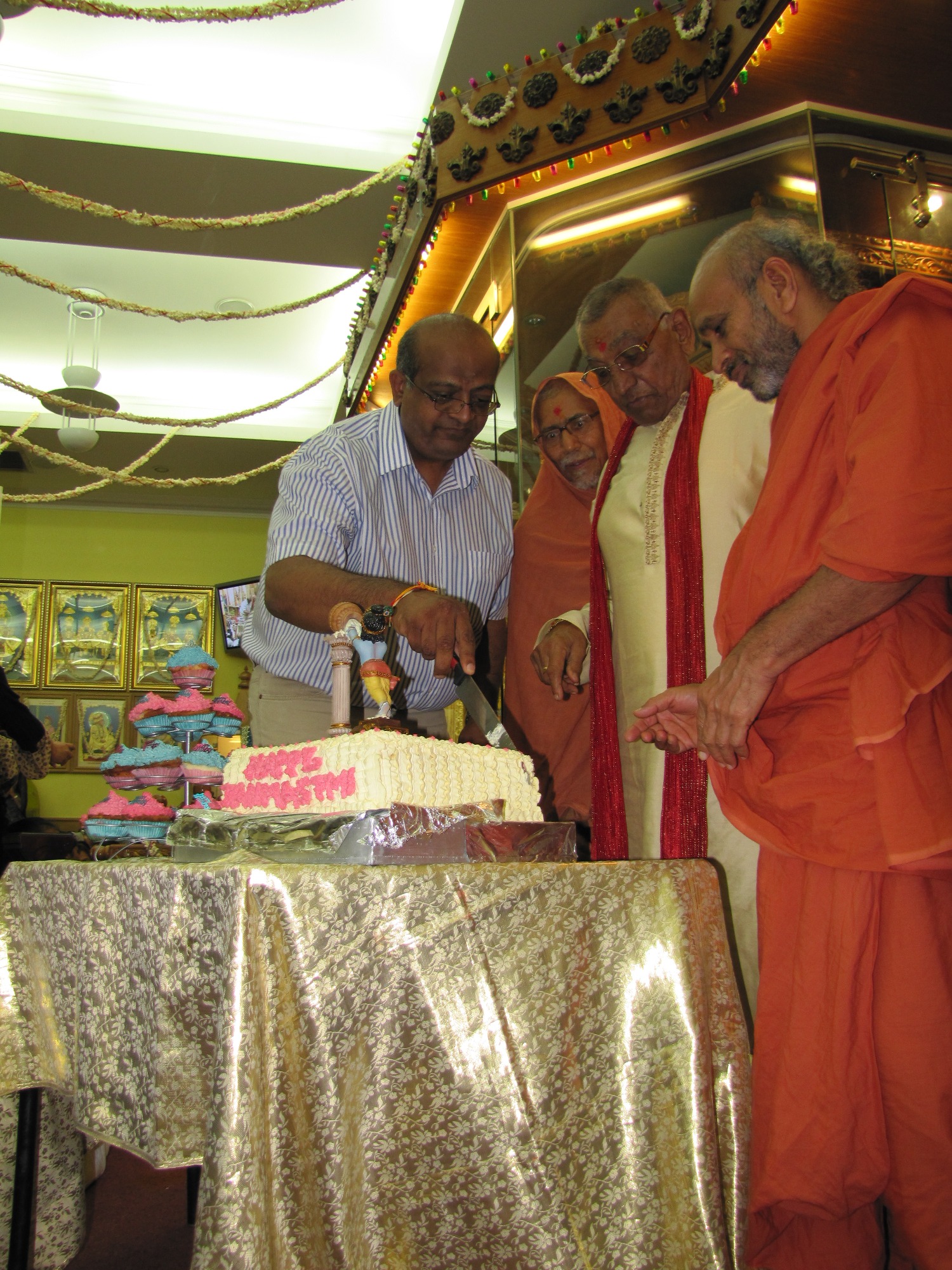 ©1987-2017 SKS Swaminarayan Temple East London