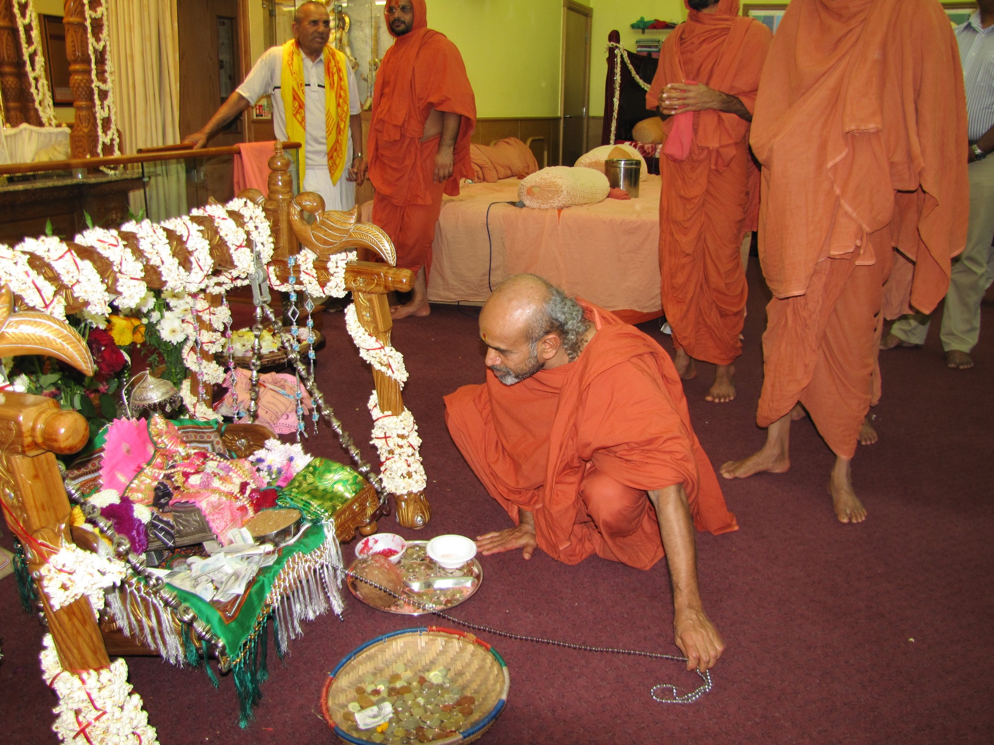 ©1987-2017 SKS Swaminarayan Temple East London