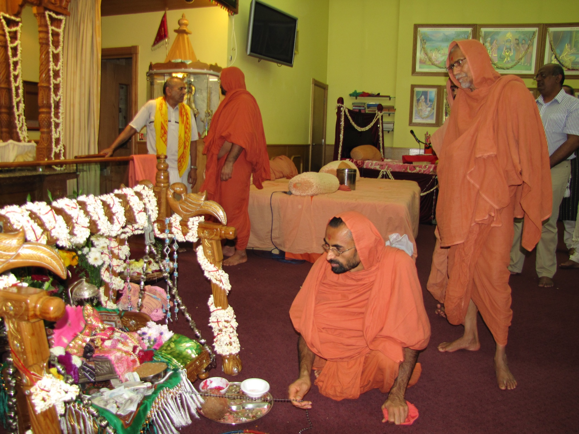 ©1987-2017 SKS Swaminarayan Temple East London
