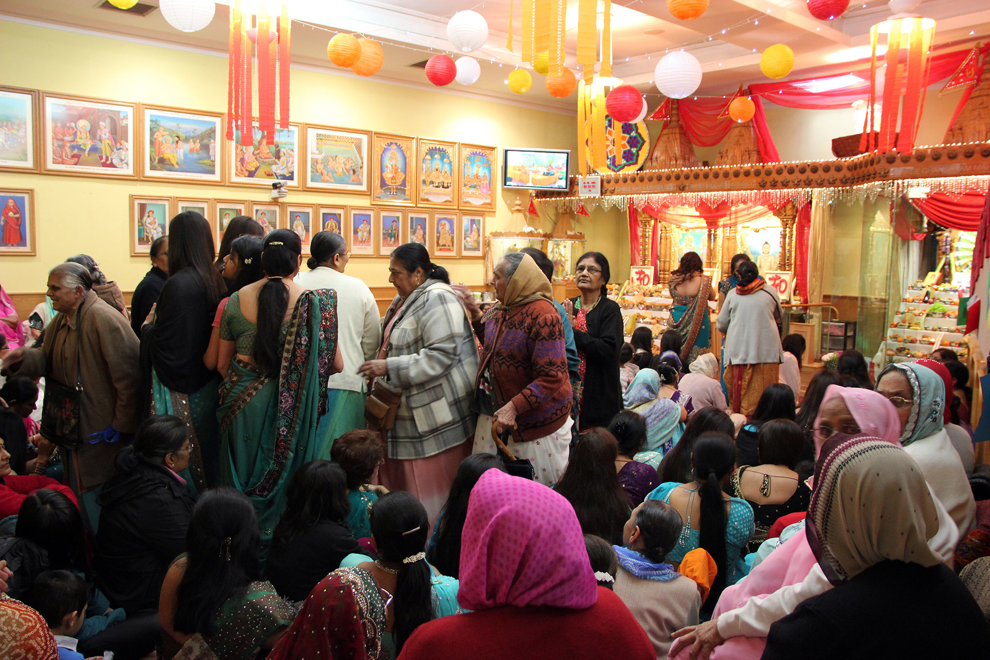 ©1987-2017 SKS Swaminarayan Temple East London