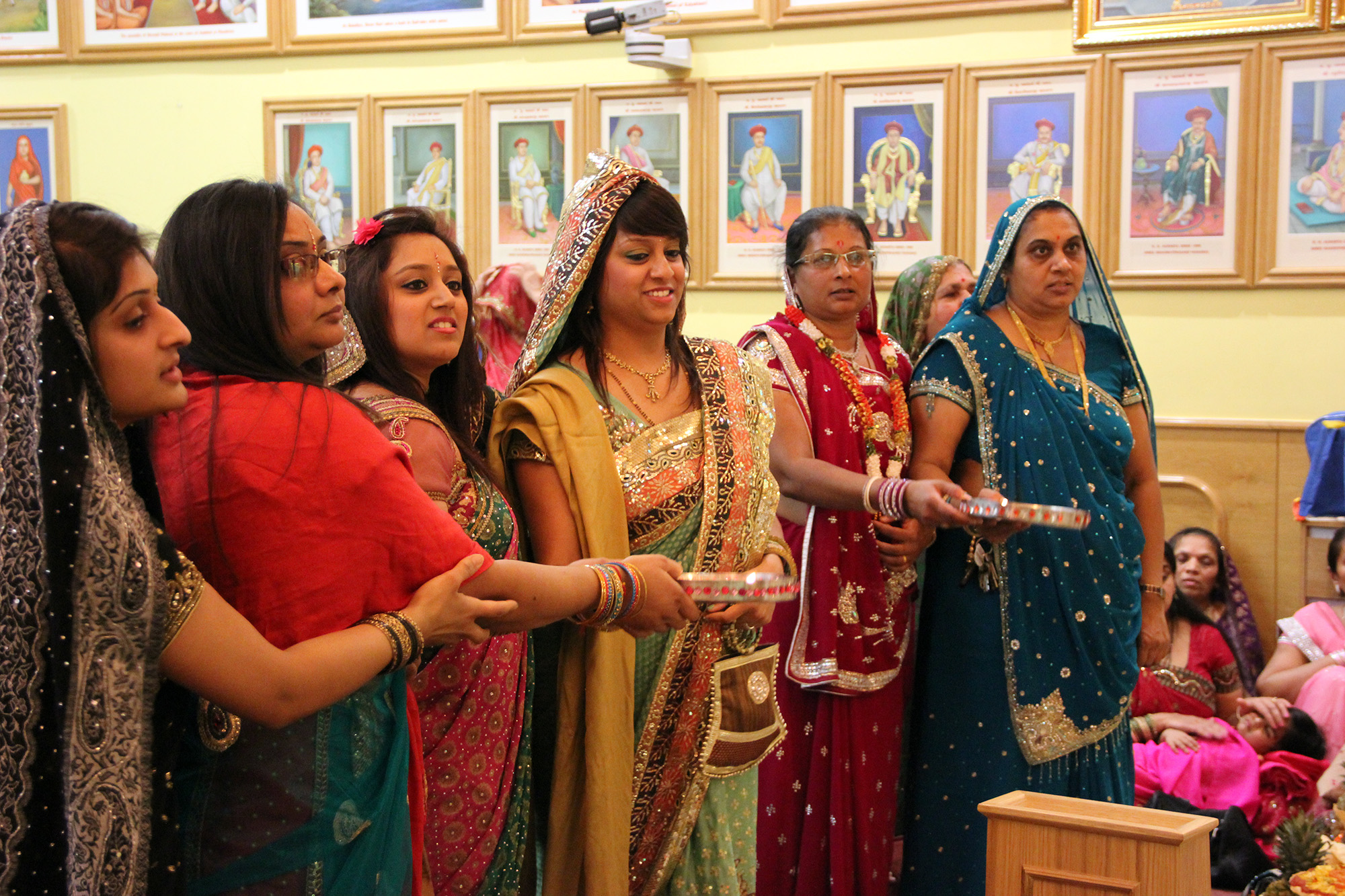 ©1987-2017 SKS Swaminarayan Temple East London
