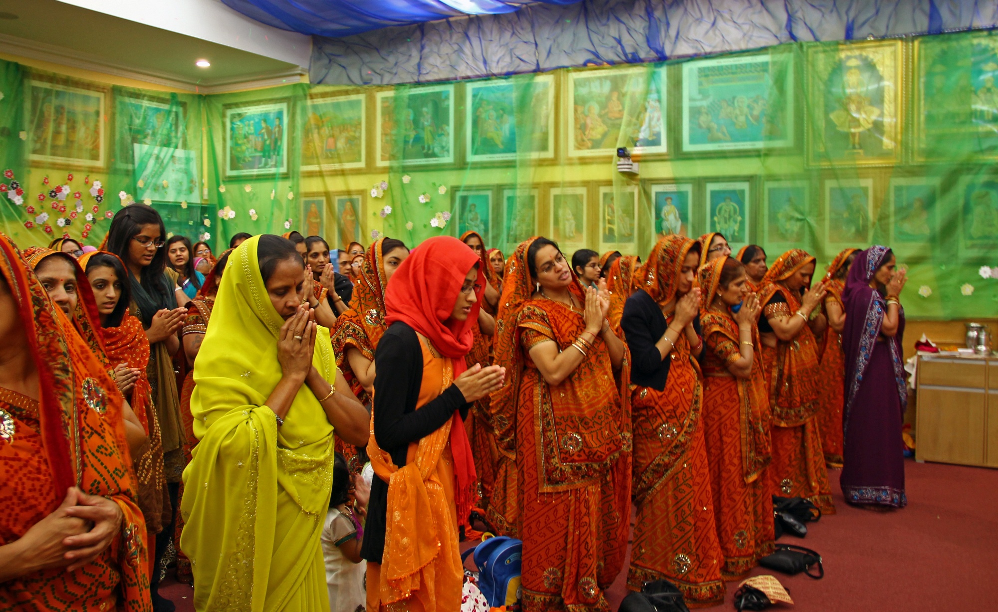 ©1987-2017 SKS Swaminarayan Temple East London