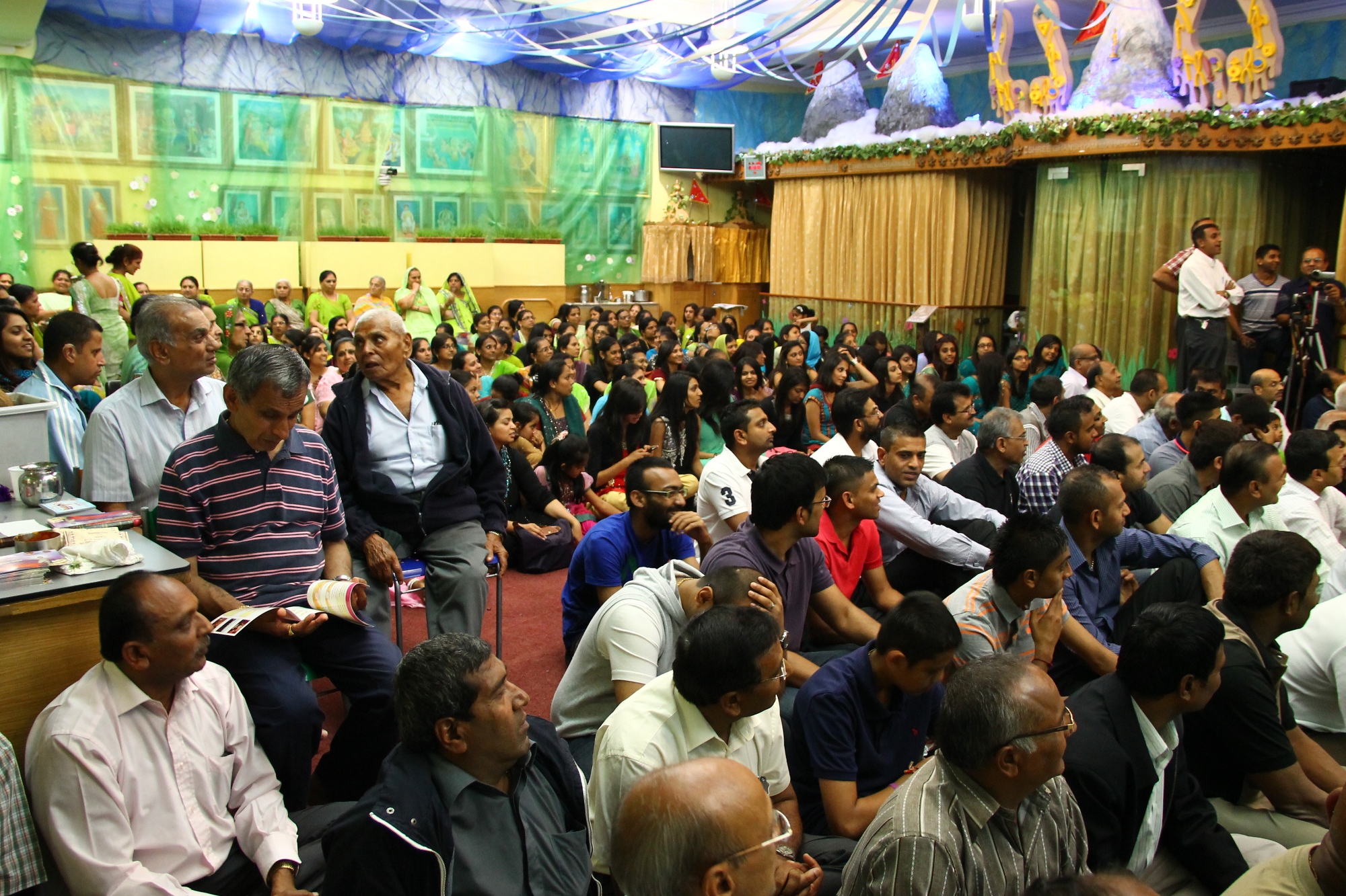©1987-2017 SKS Swaminarayan Temple East London