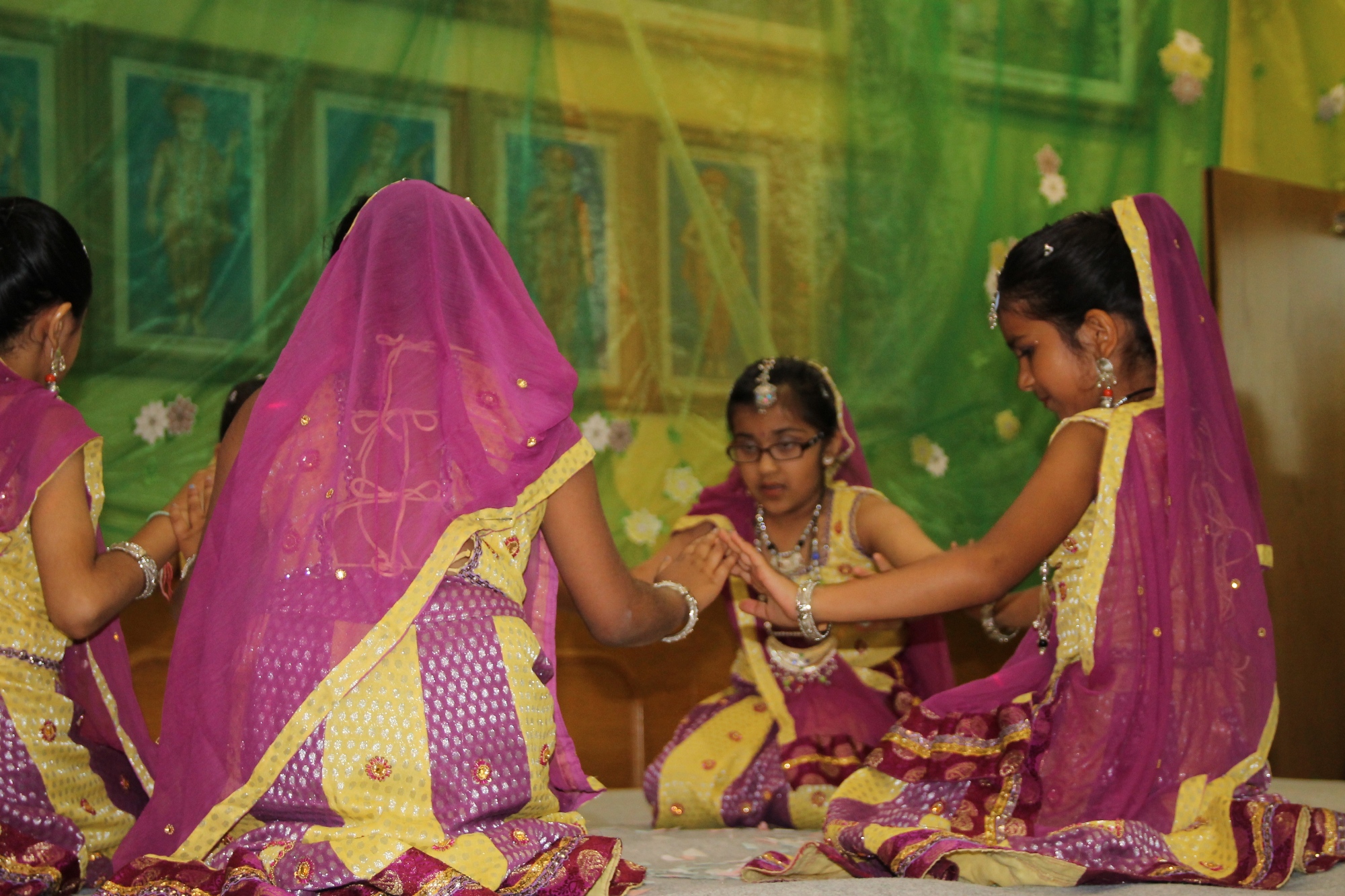 ©1987-2017 SKS Swaminarayan Temple East London