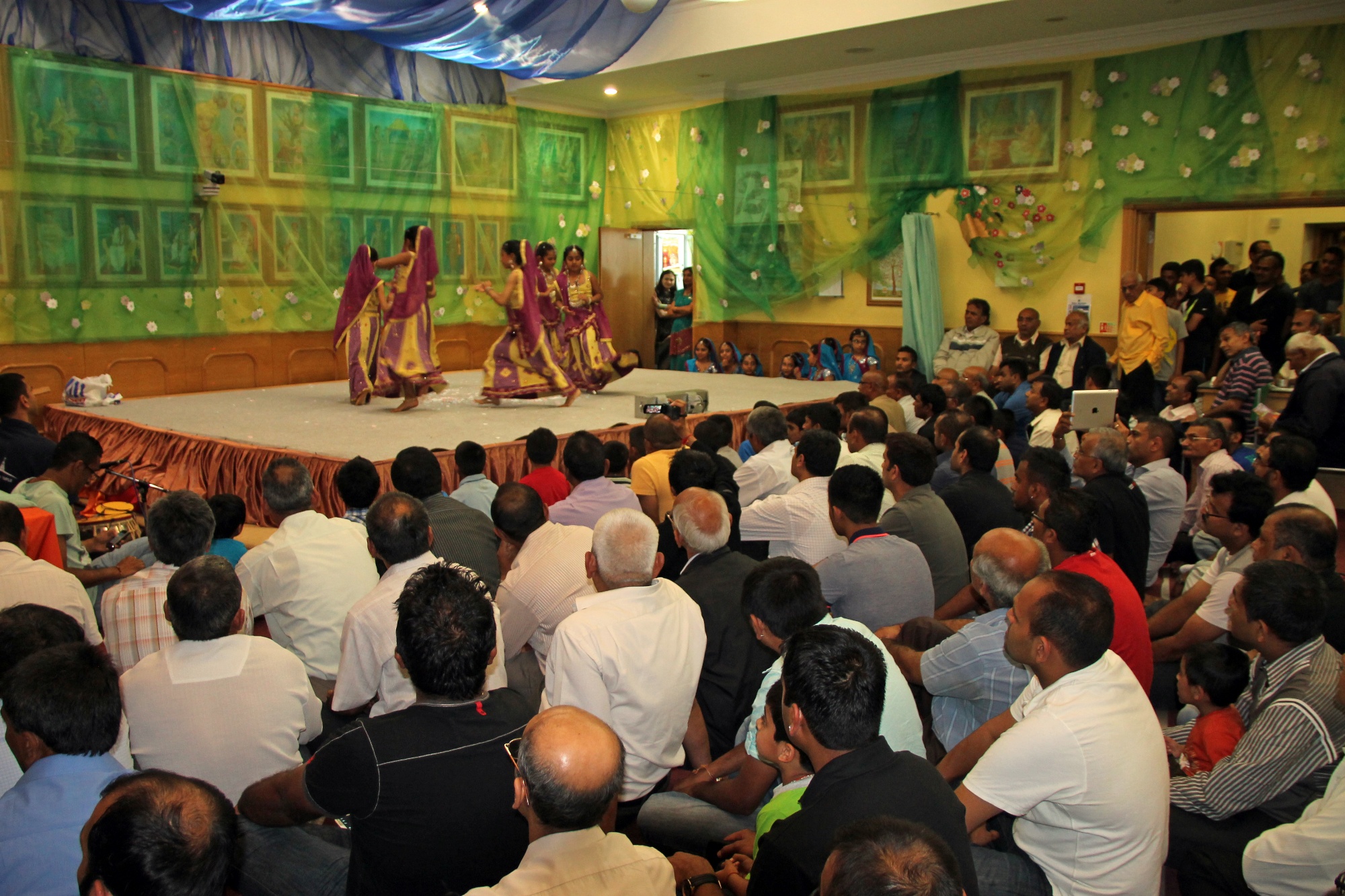 ©1987-2017 SKS Swaminarayan Temple East London