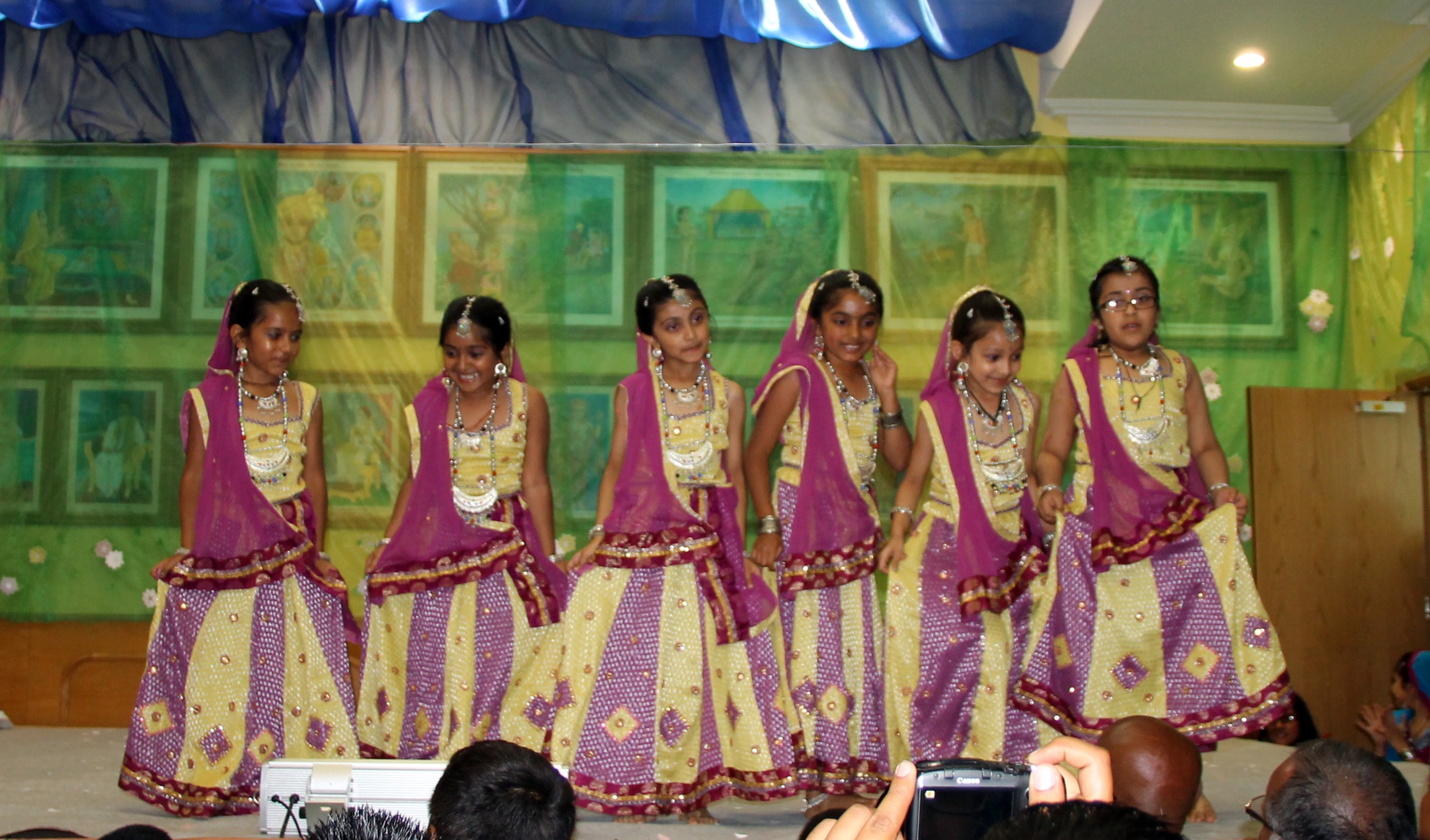 ©1987-2017 SKS Swaminarayan Temple East London