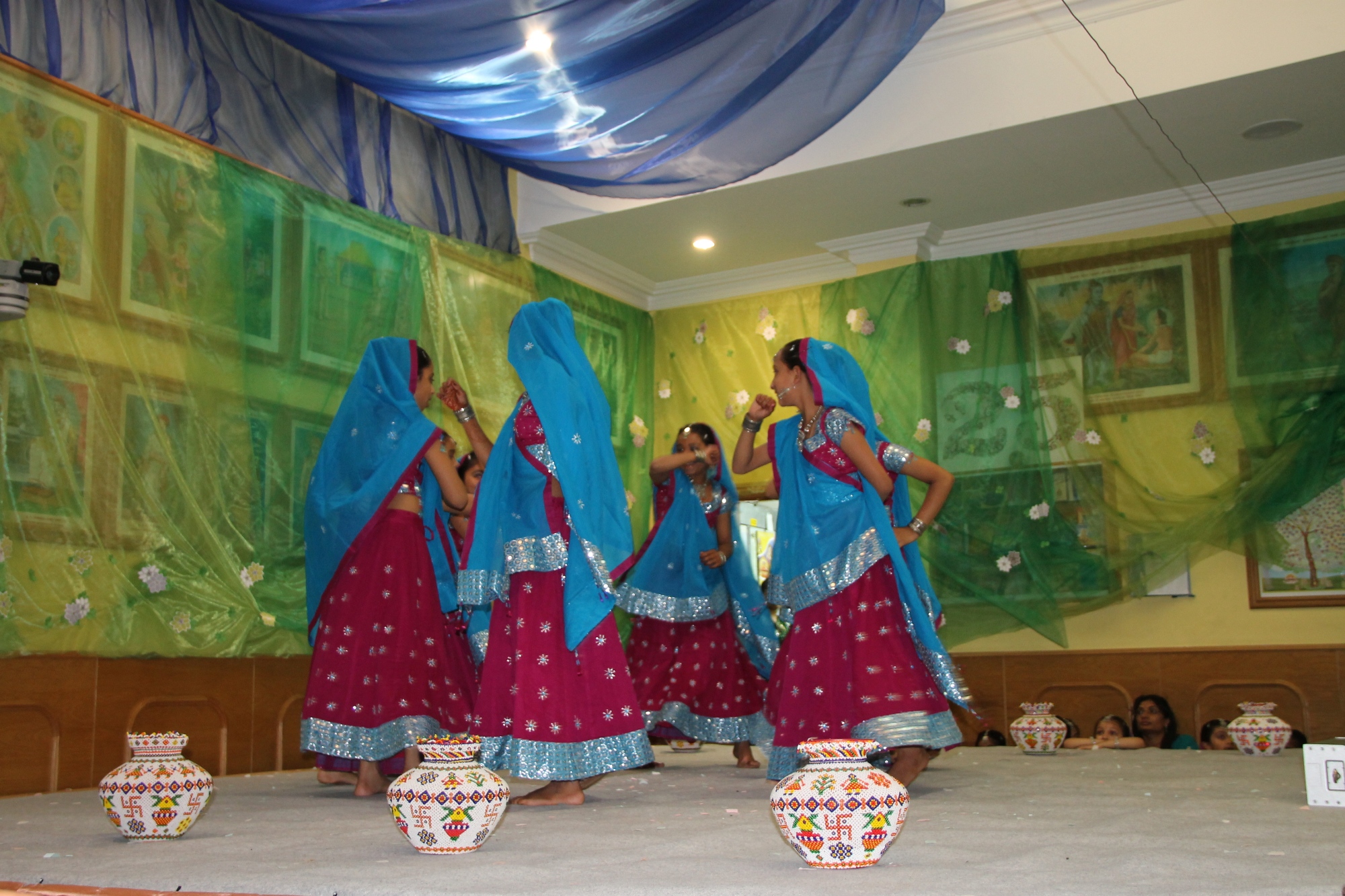 ©1987-2017 SKS Swaminarayan Temple East London
