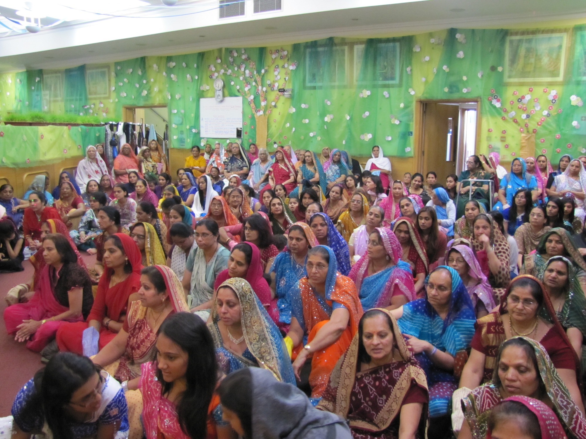 010 - ©1987-2017 SKS Swaminarayan Temple East London