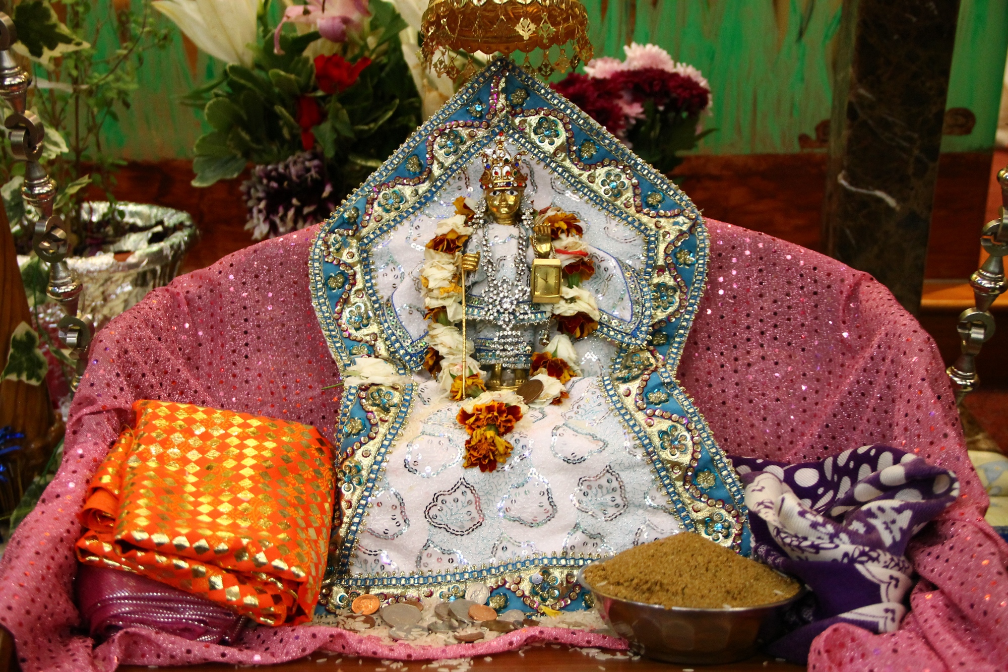 011a - ©1987-2017 SKS Swaminarayan Temple East London