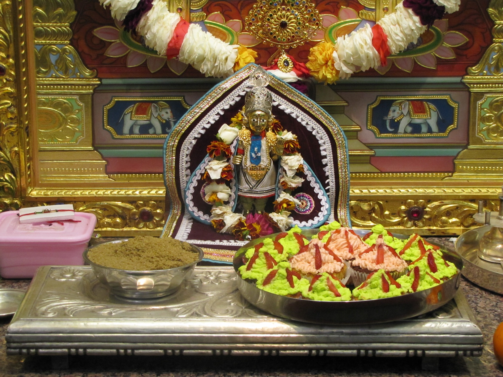 012 - ©1987-2017 SKS Swaminarayan Temple East London