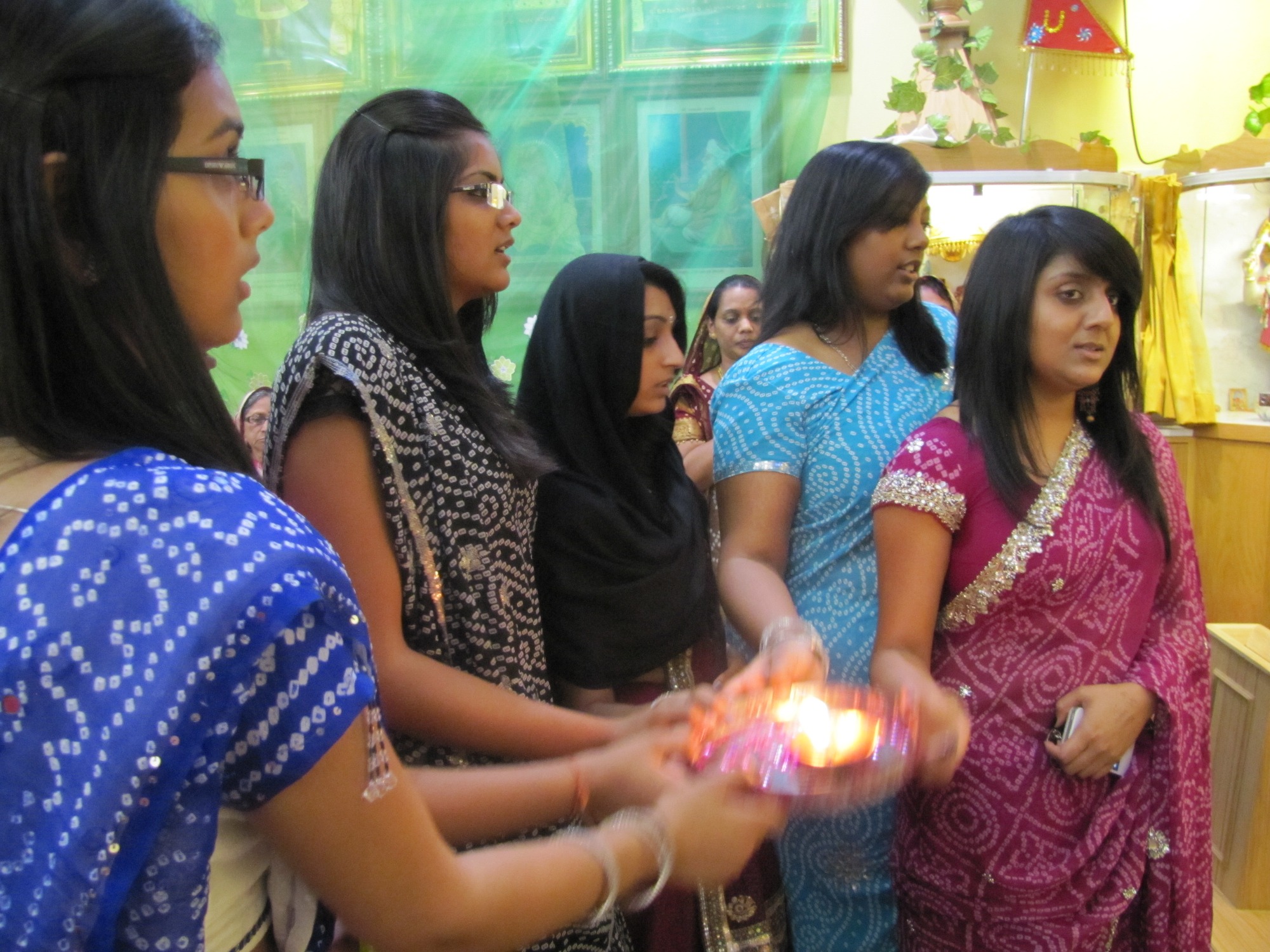 018 - ©1987-2017 SKS Swaminarayan Temple East London