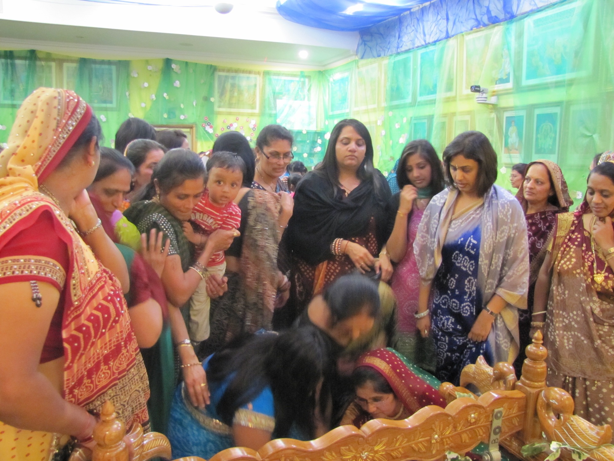 025 - ©1987-2017 SKS Swaminarayan Temple East London