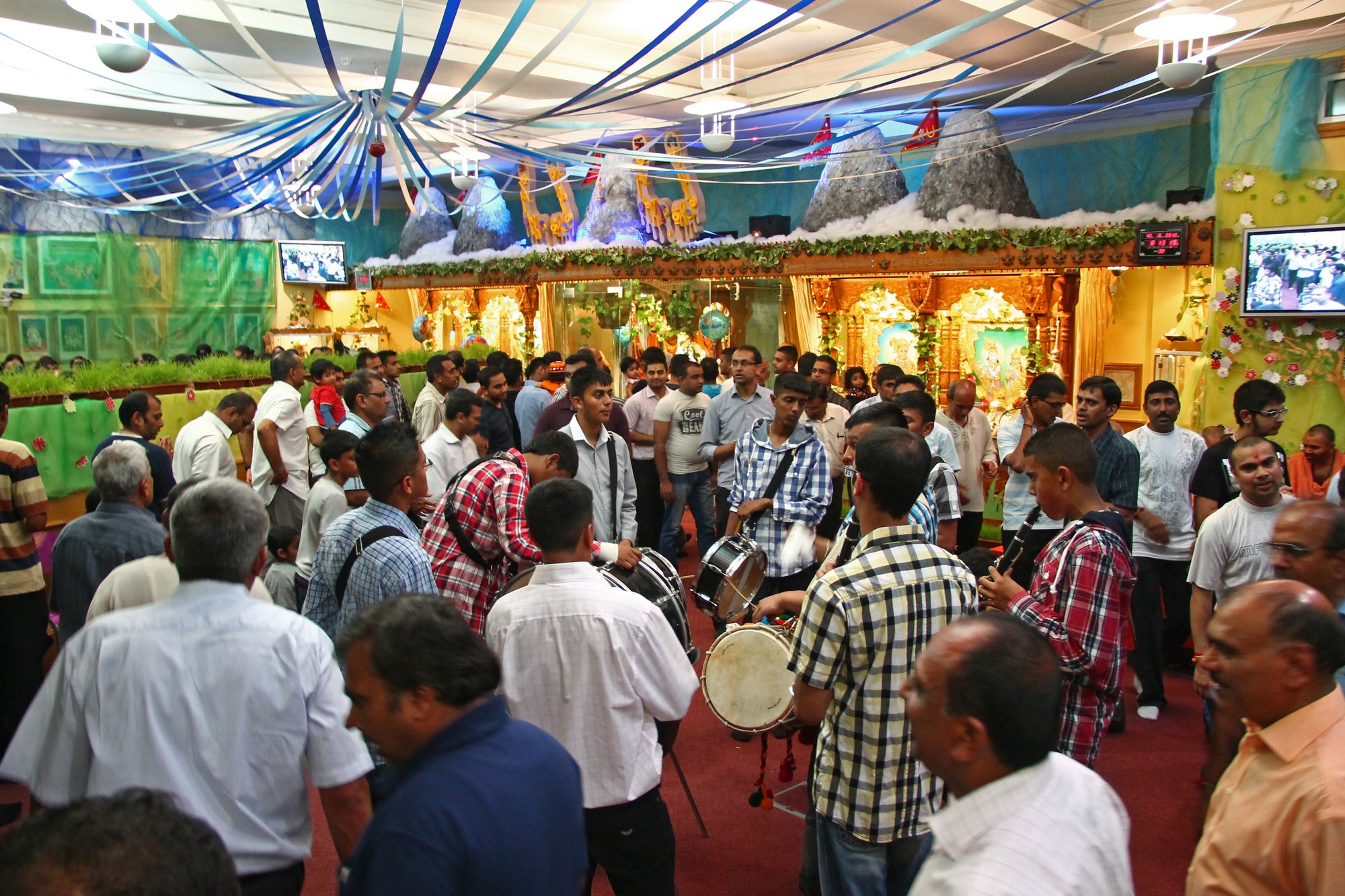 027 - ©1987-2017 SKS Swaminarayan Temple East London