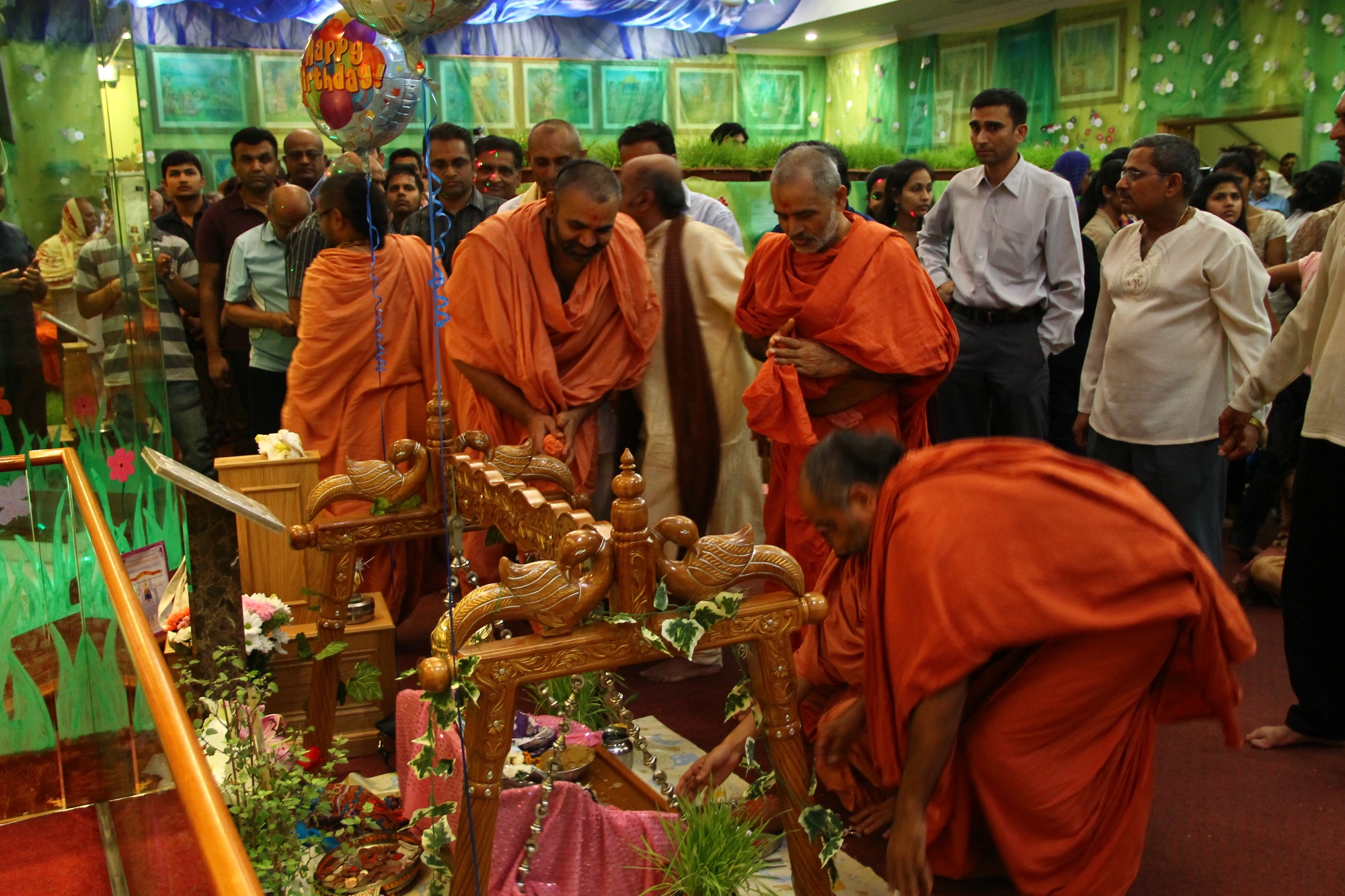035 - ©1987-2017 SKS Swaminarayan Temple East London