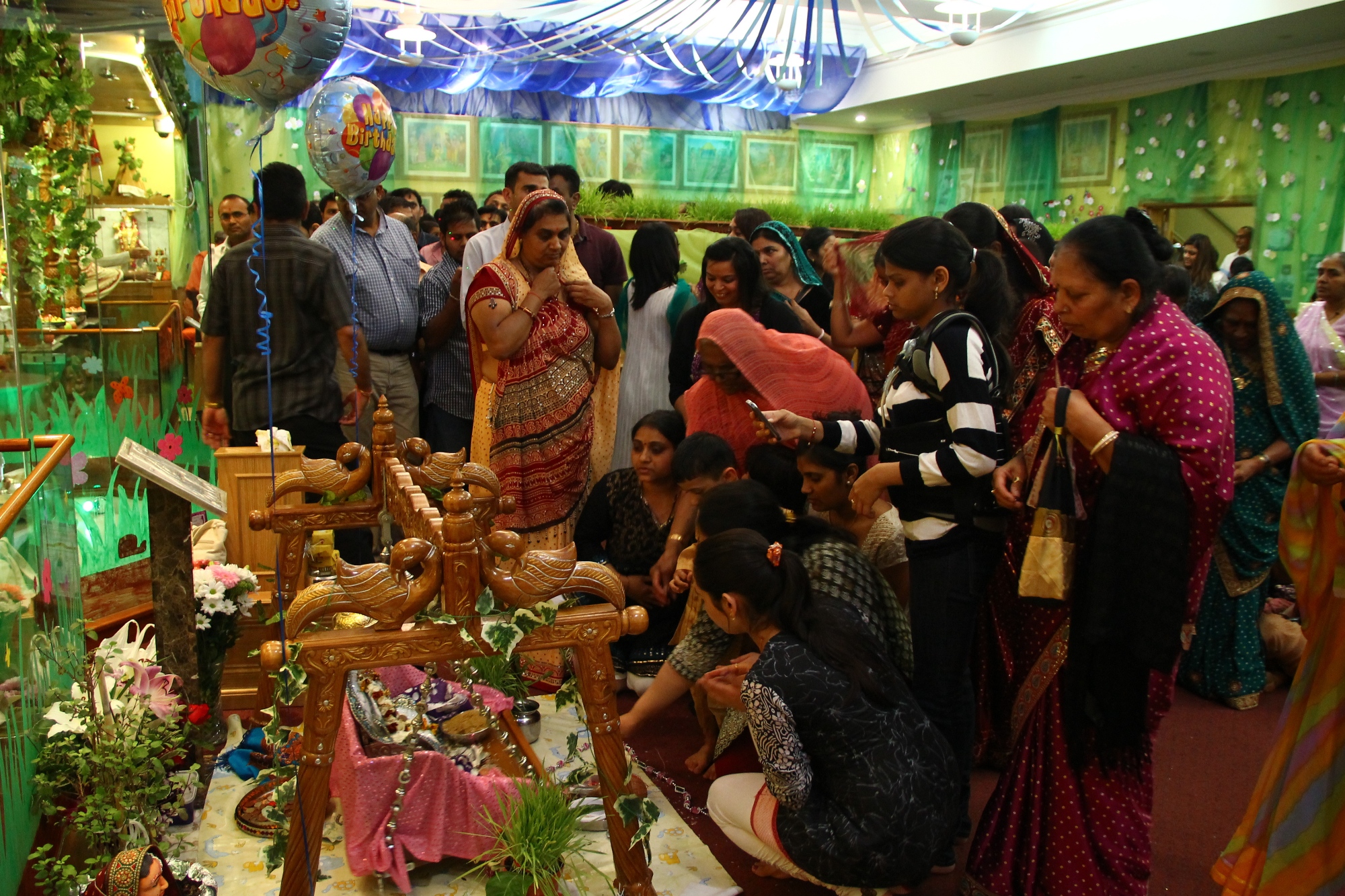 037 - ©1987-2017 SKS Swaminarayan Temple East London