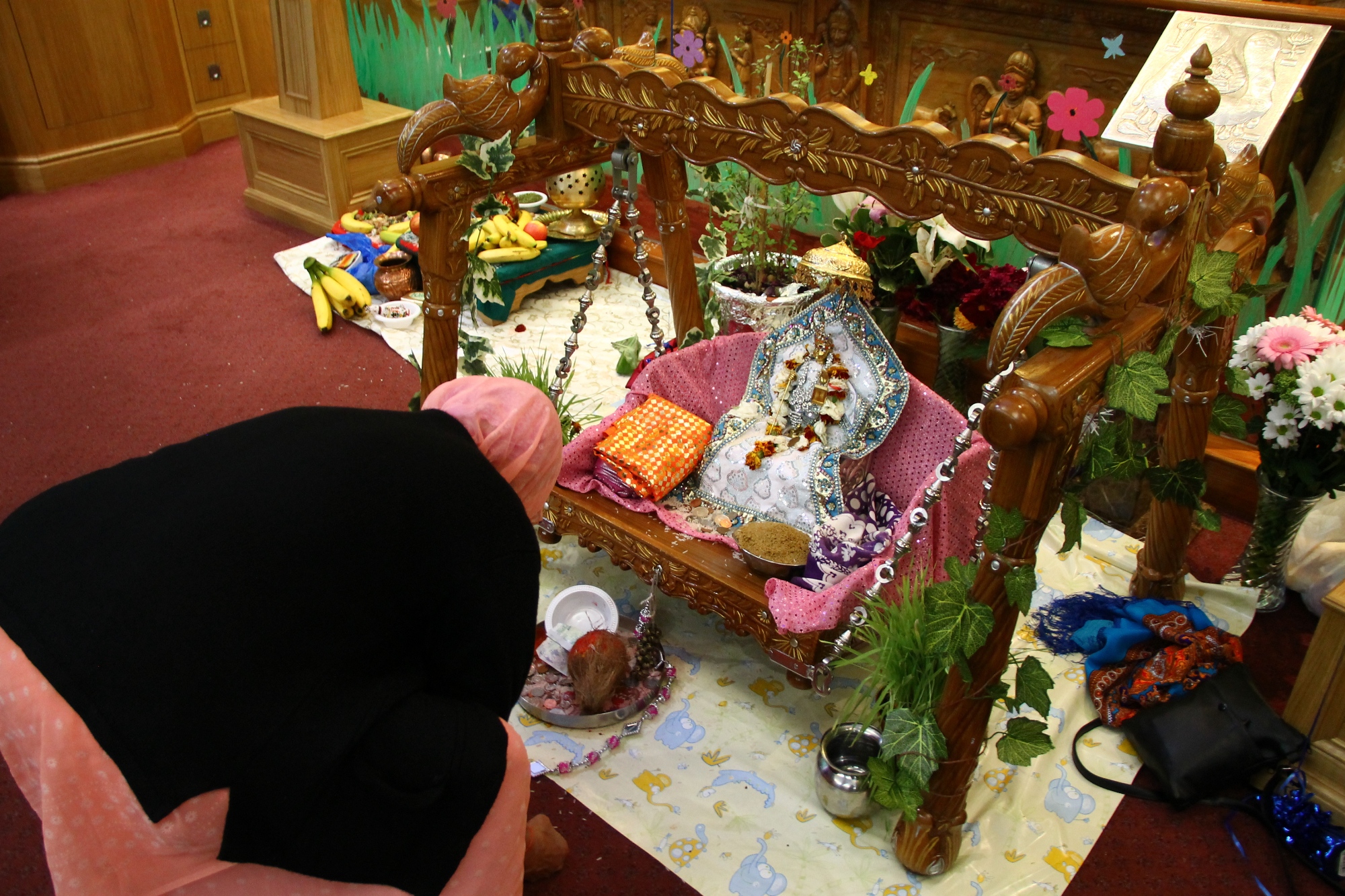 038 - ©1987-2017 SKS Swaminarayan Temple East London