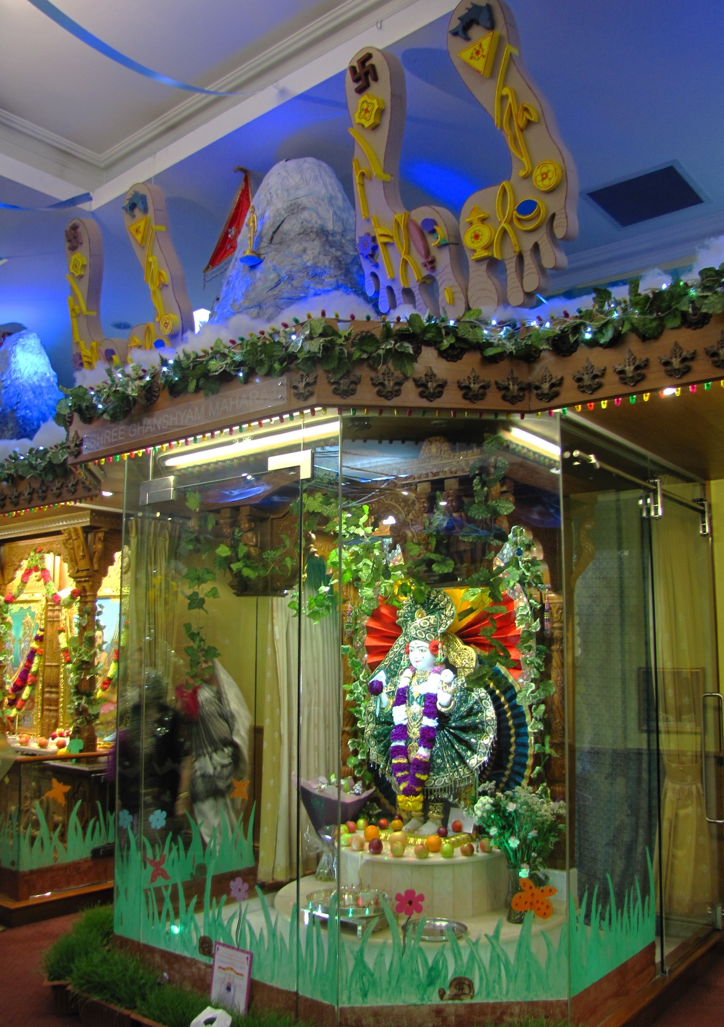 ©1987-2017 SKS Swaminarayan Temple East London