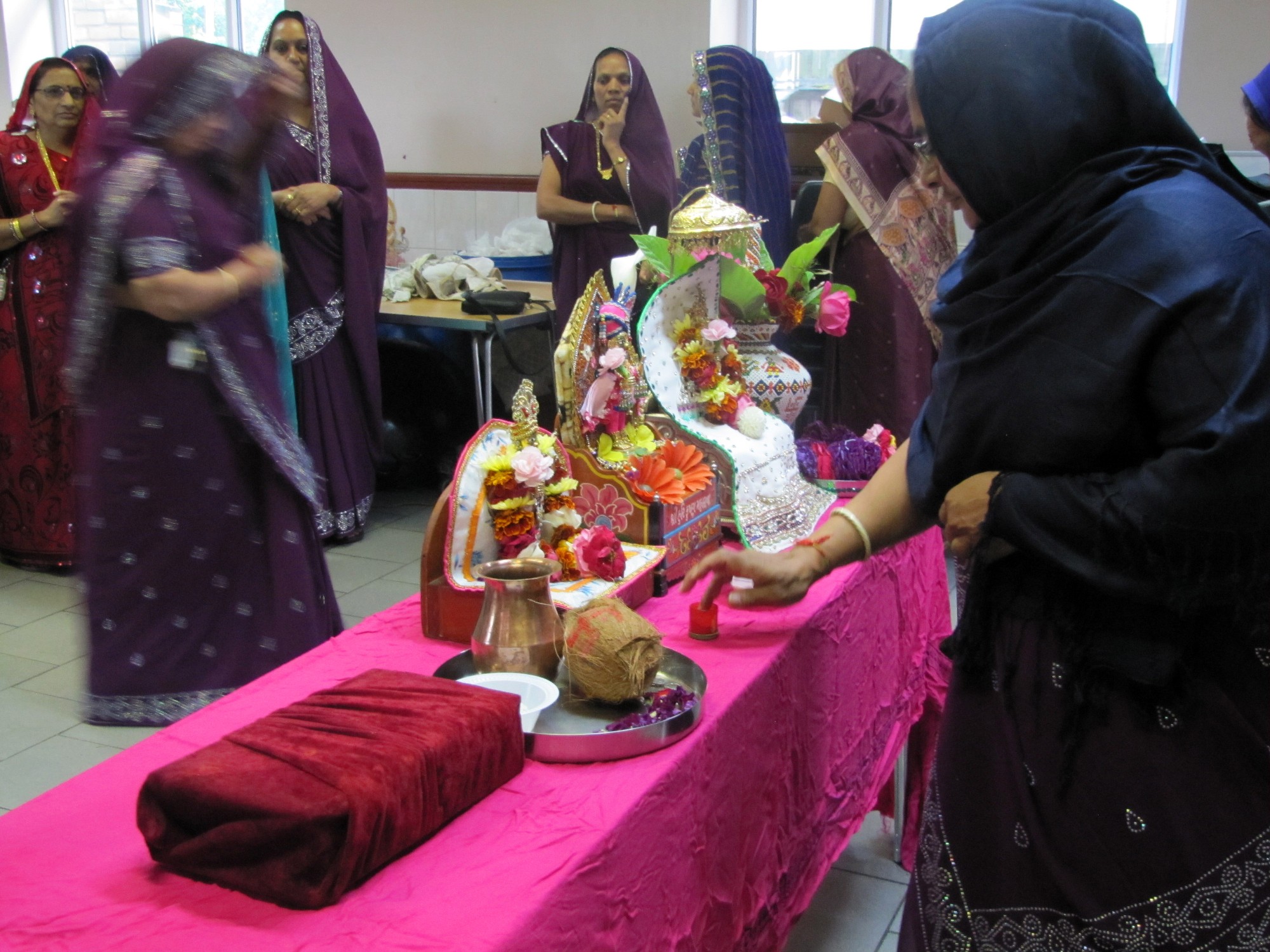 ©1987-2017 SKS Swaminarayan Temple East London