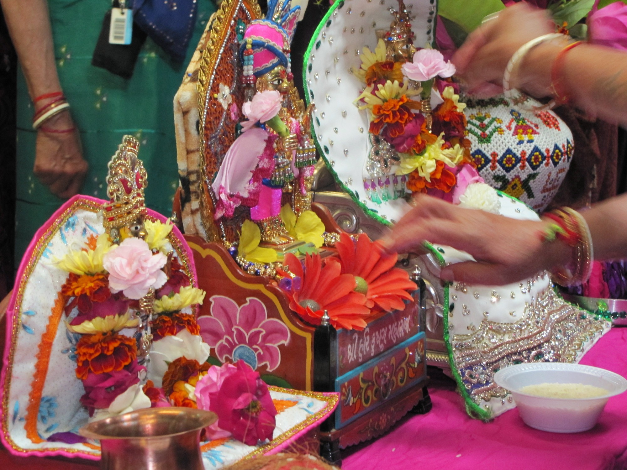 ©1987-2017 SKS Swaminarayan Temple East London