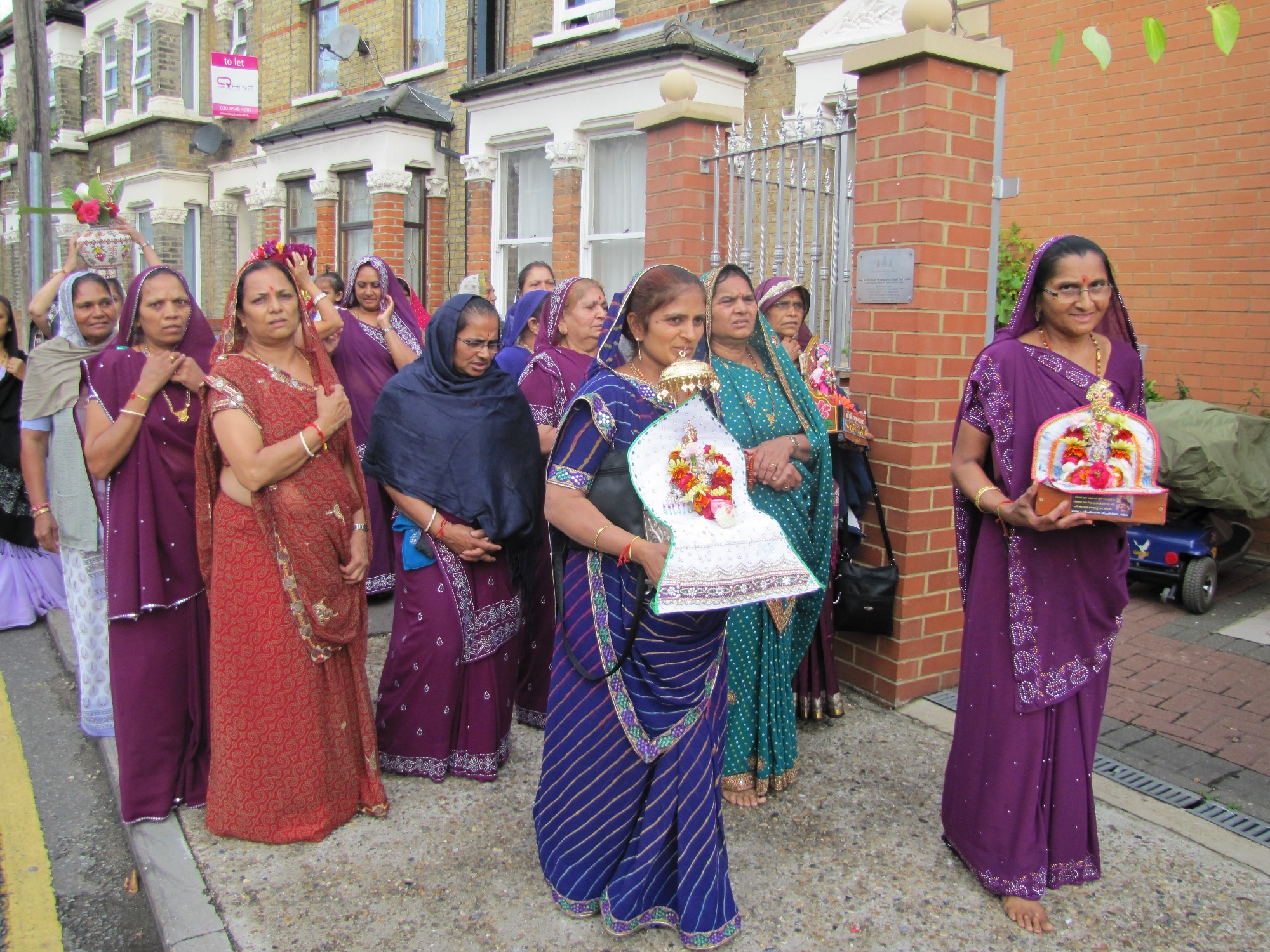 ©1987-2017 SKS Swaminarayan Temple East London