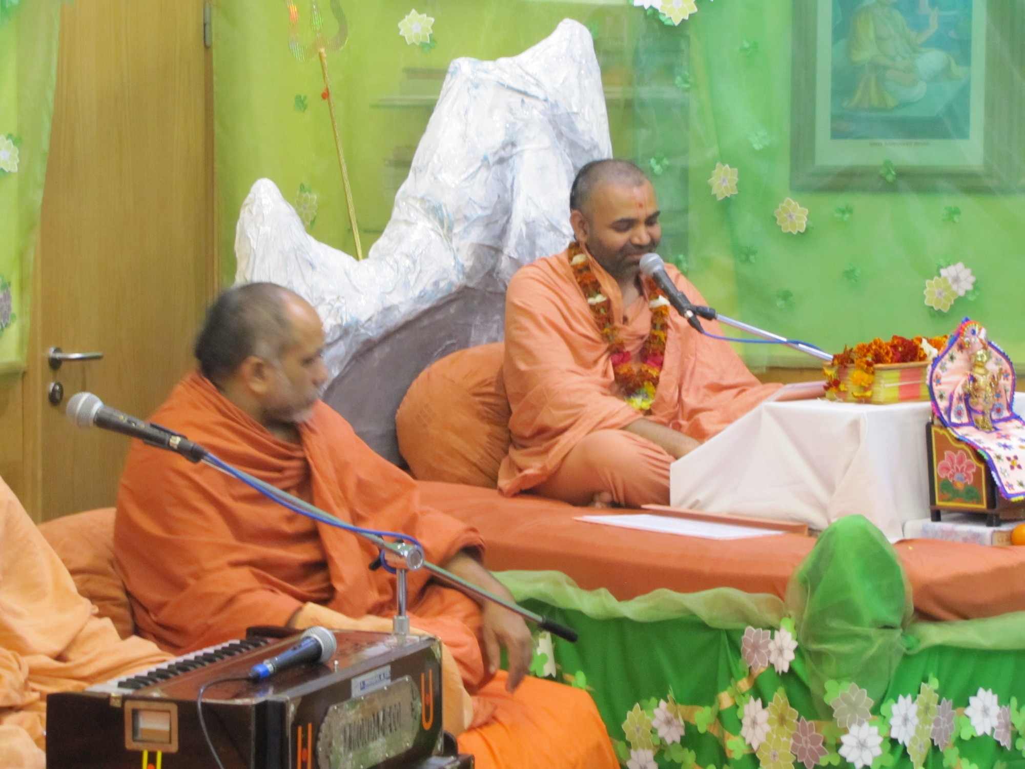 ©1987-2017 SKS Swaminarayan Temple East London