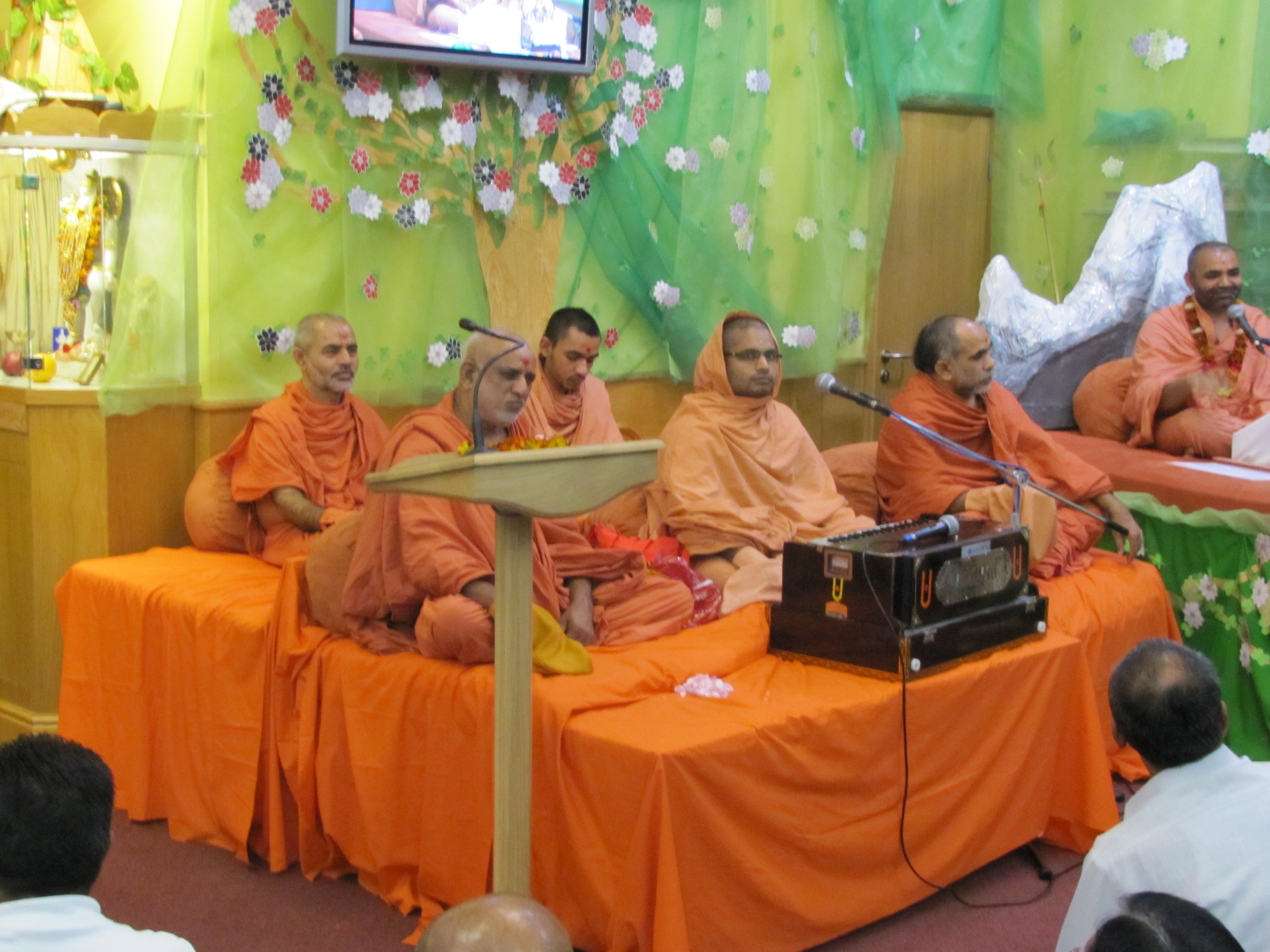 ©1987-2017 SKS Swaminarayan Temple East London