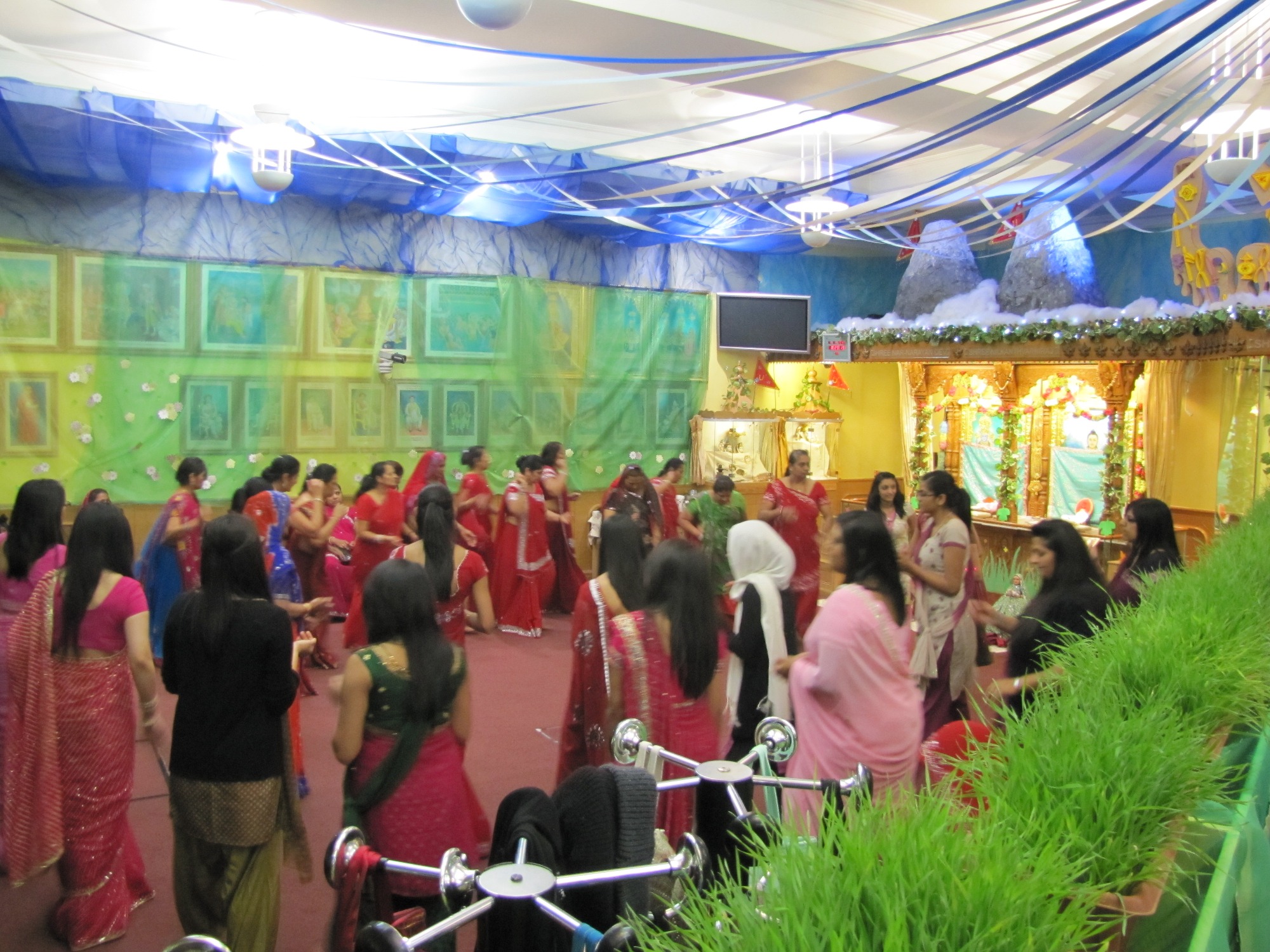 ©1987-2017 SKS Swaminarayan Temple East London